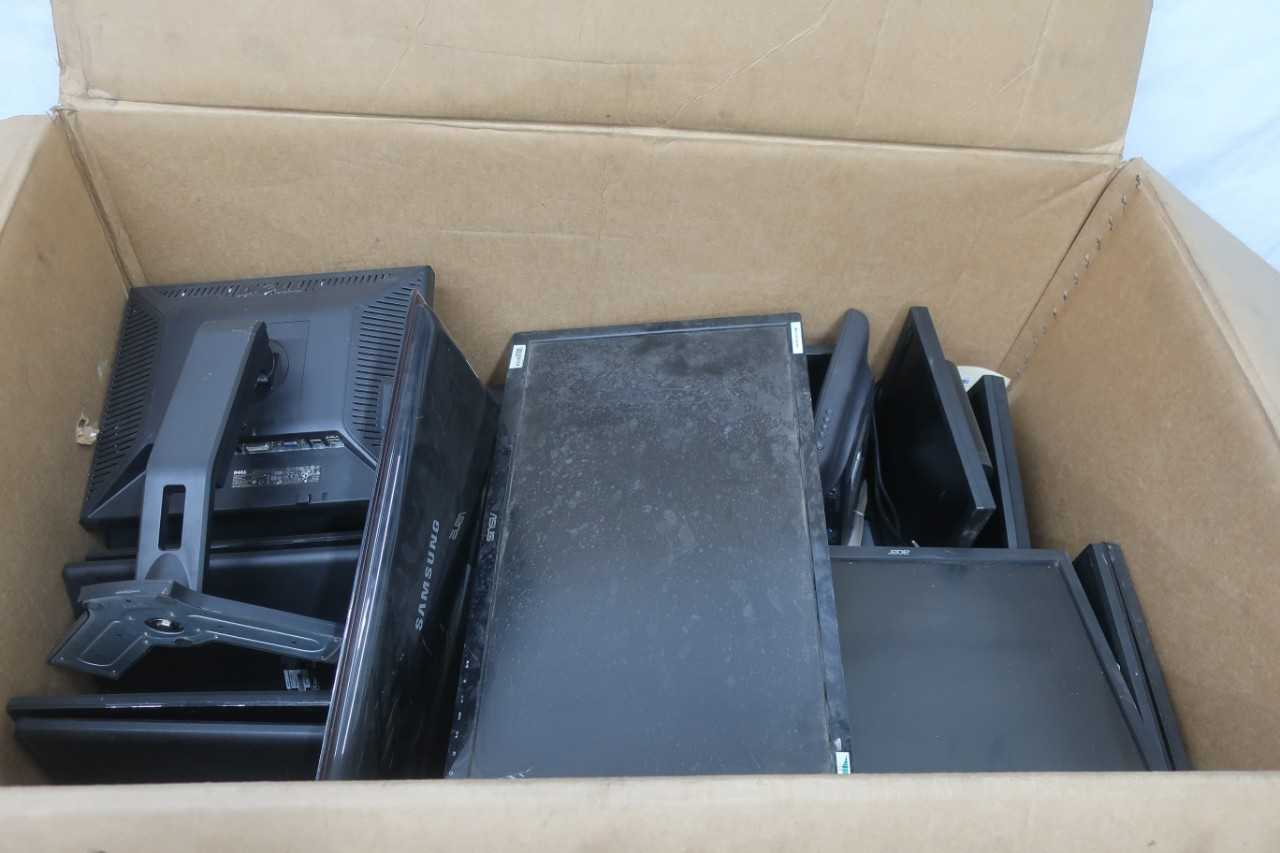 SKU 1074692 - LOT OF ASSORTED COMPUTER MONITORS - MISCELLANEOUS