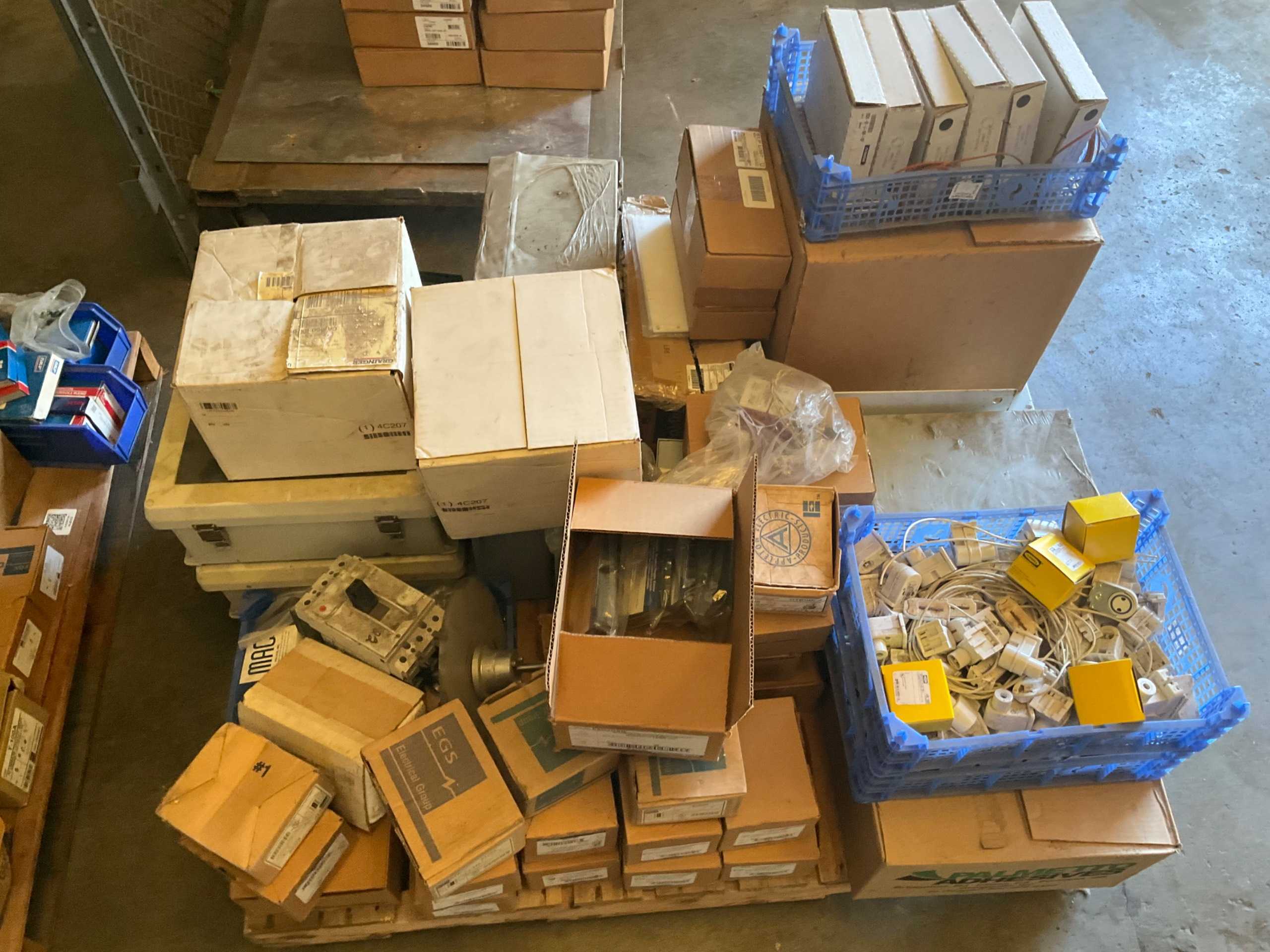 BULK QTY OF AUTOMATION & CONTROLS - AUTOMATION & CONTROLS
