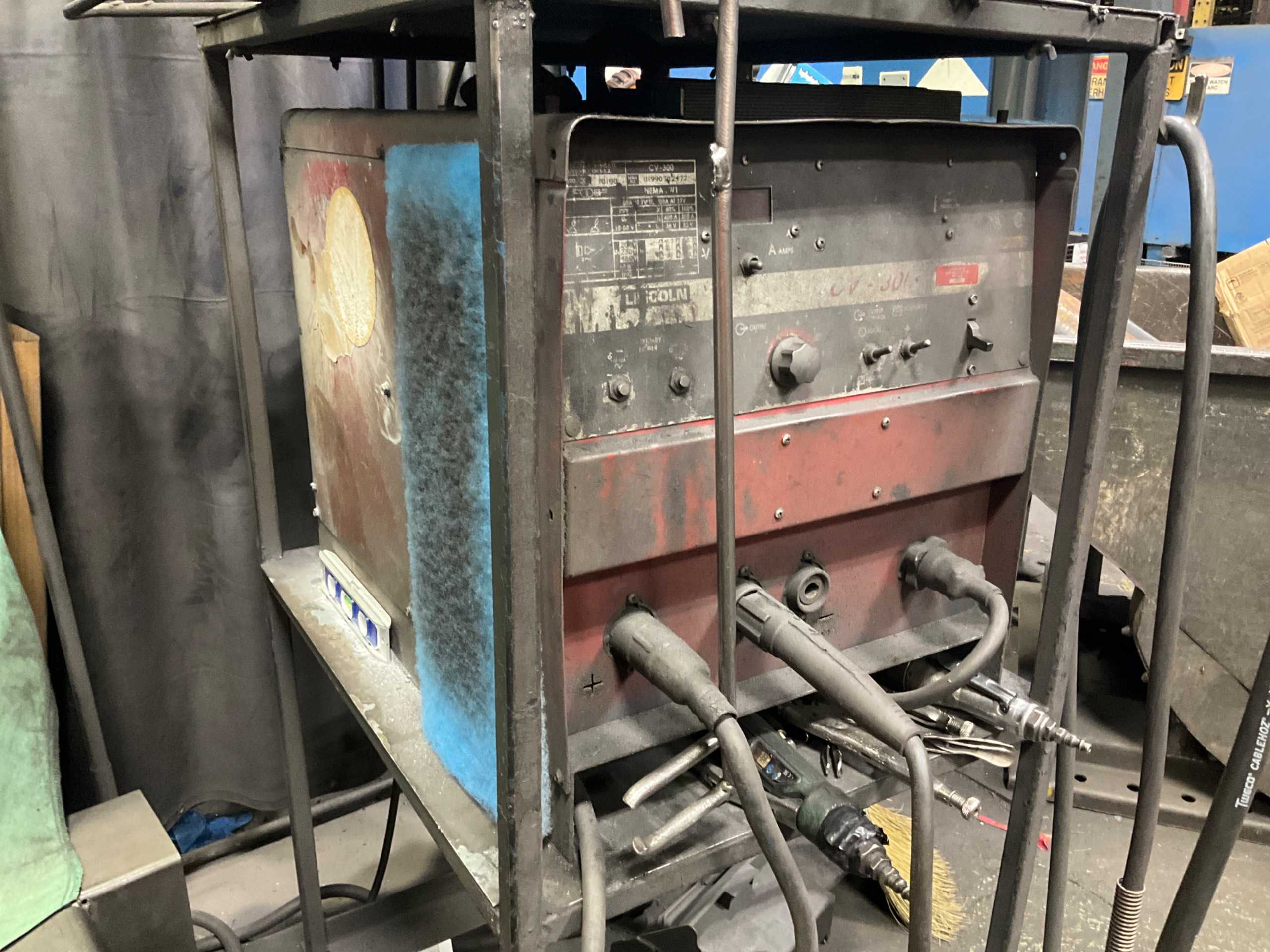 LINCOLN ELECTRIC CV-300 WELDER - WELDERS