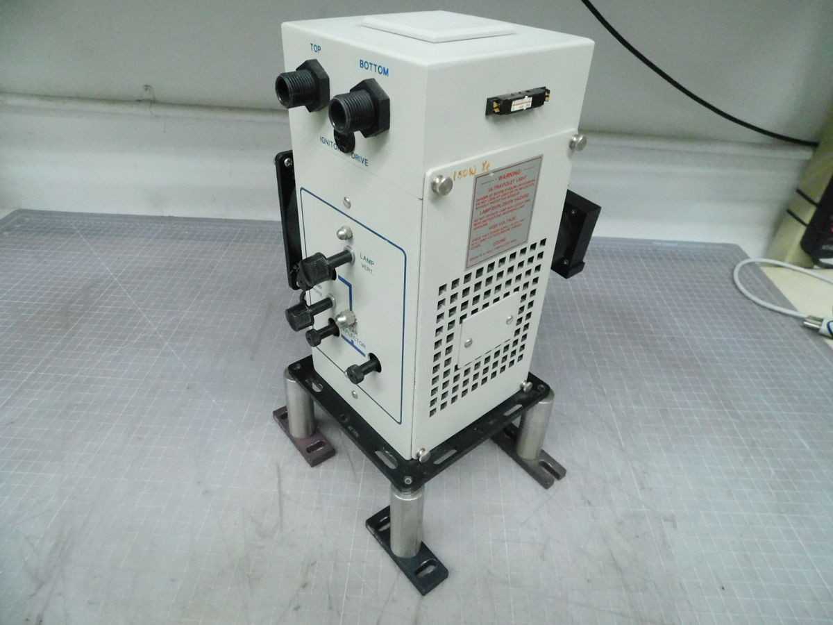 ORIEL 66002 ARC LAMP HOUSING, 75-100W POWER, UV-VIS-NIR OUTPUT, FUSED SILICA LENS, AIR COOLING - LAMPS