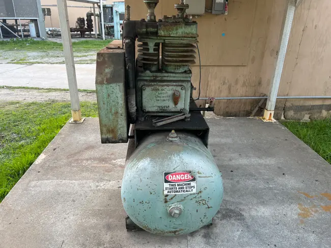 MANCHESTER TANK & EQUIP. CO STATIONARY AIR COMPRESSOR - undefined