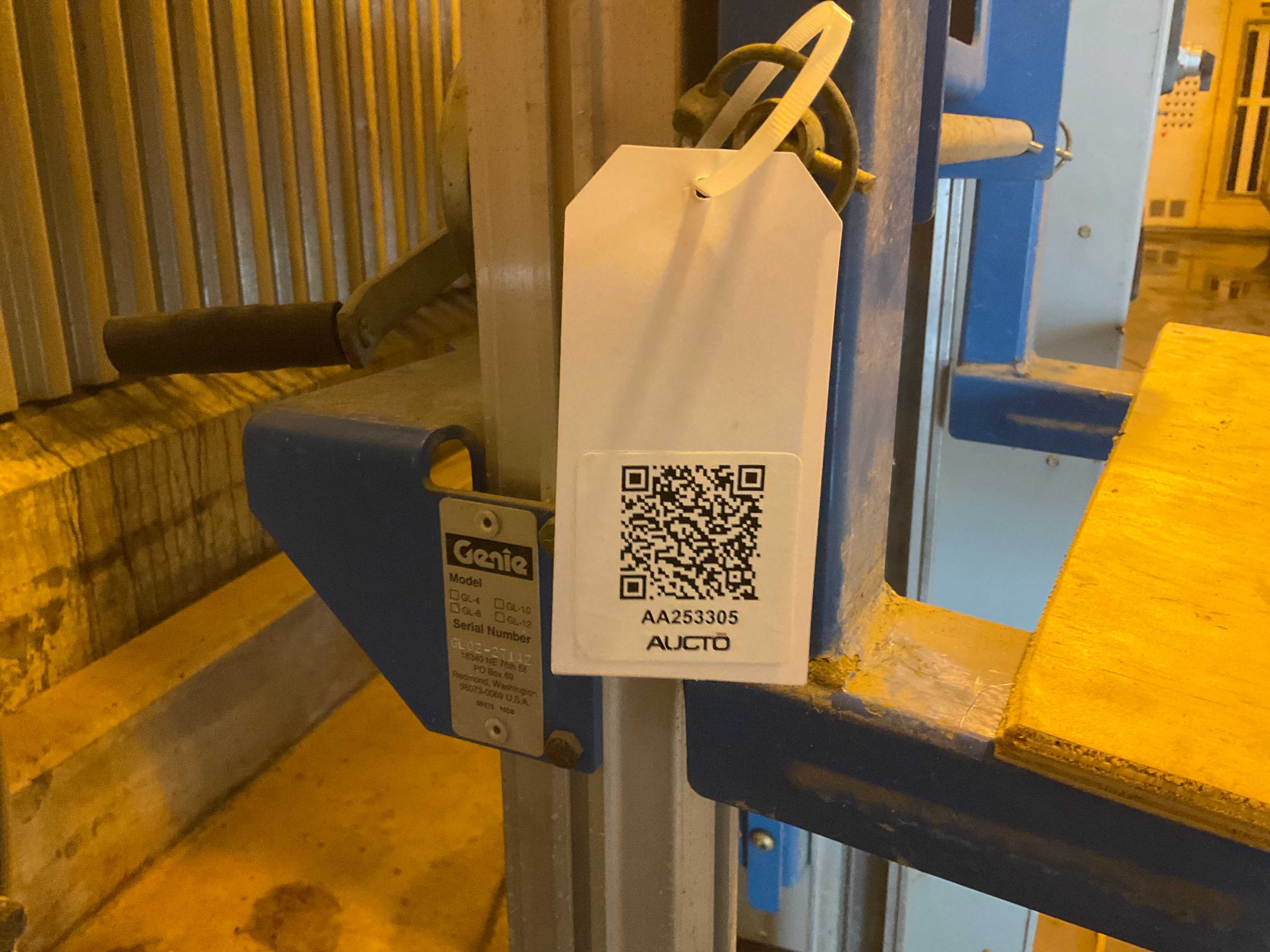 GENIE GL-8 MANUAL FORK-OVER STACKER - LIFTING EQUIPMENT