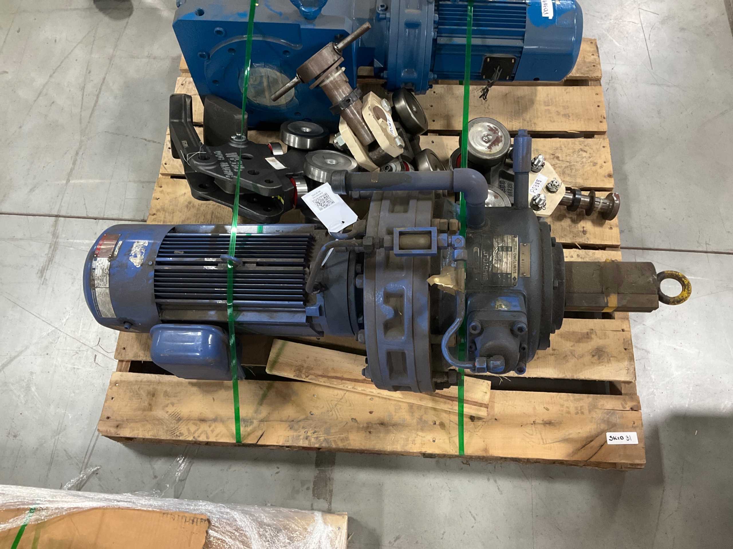 SUMITOMO MOTOR & GEARBOX ASSEMBLY - MOTOR & GEARBOX ASSEMBLY