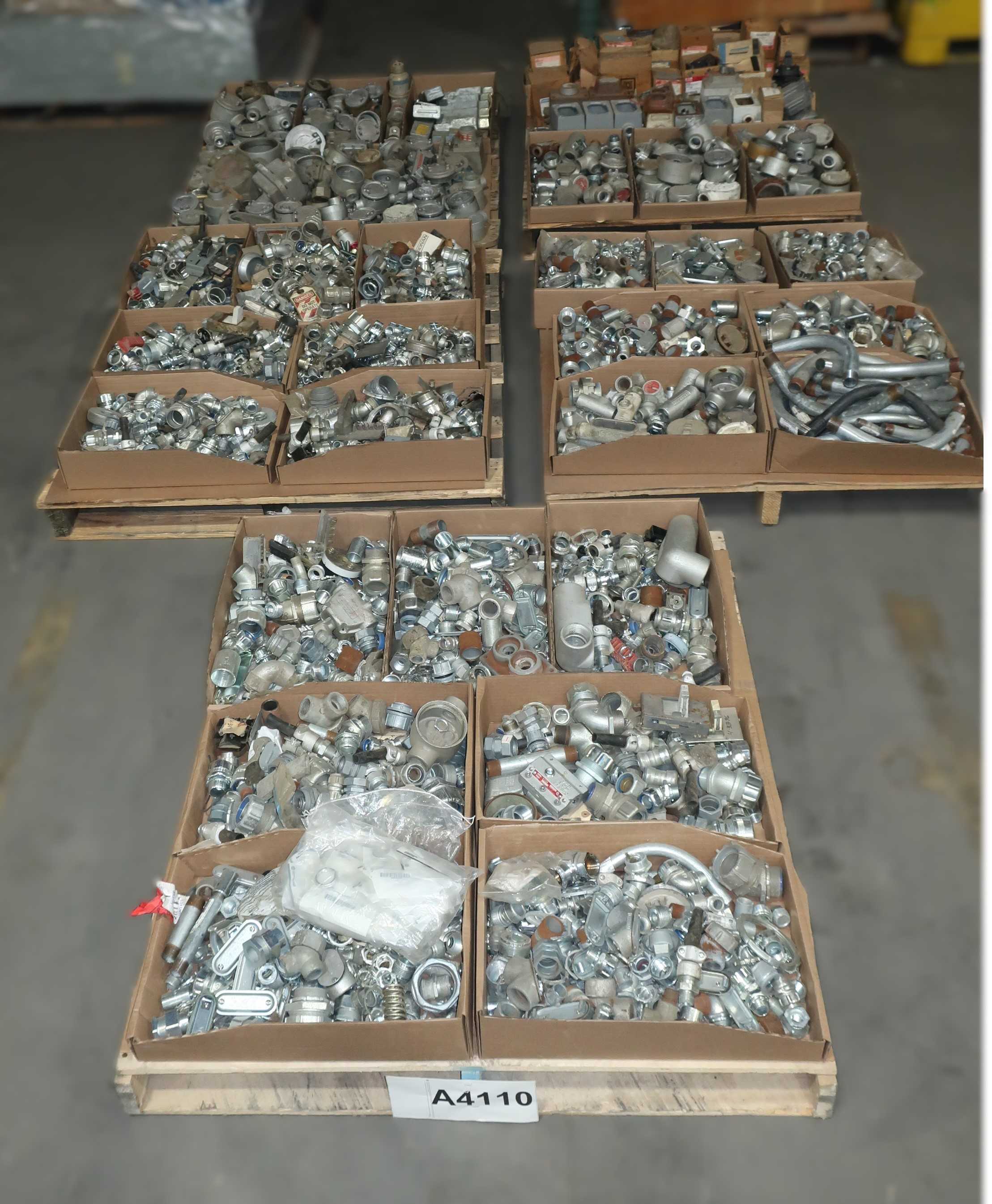 5 PALLETS OF ASSORTED CONDUIT AND CONDUIT FITTINGS, EATON, CROUS HINDS, SQUARE D - CONDUIT FITTING