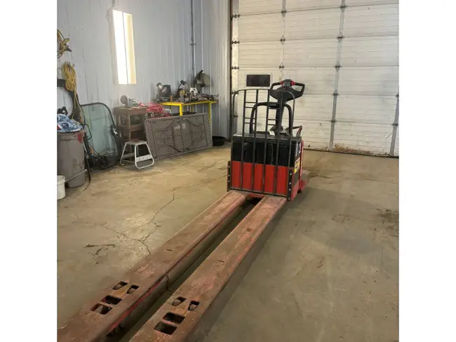 RAYMOND 8400 ELECTRIC PALLET JACK - undefined