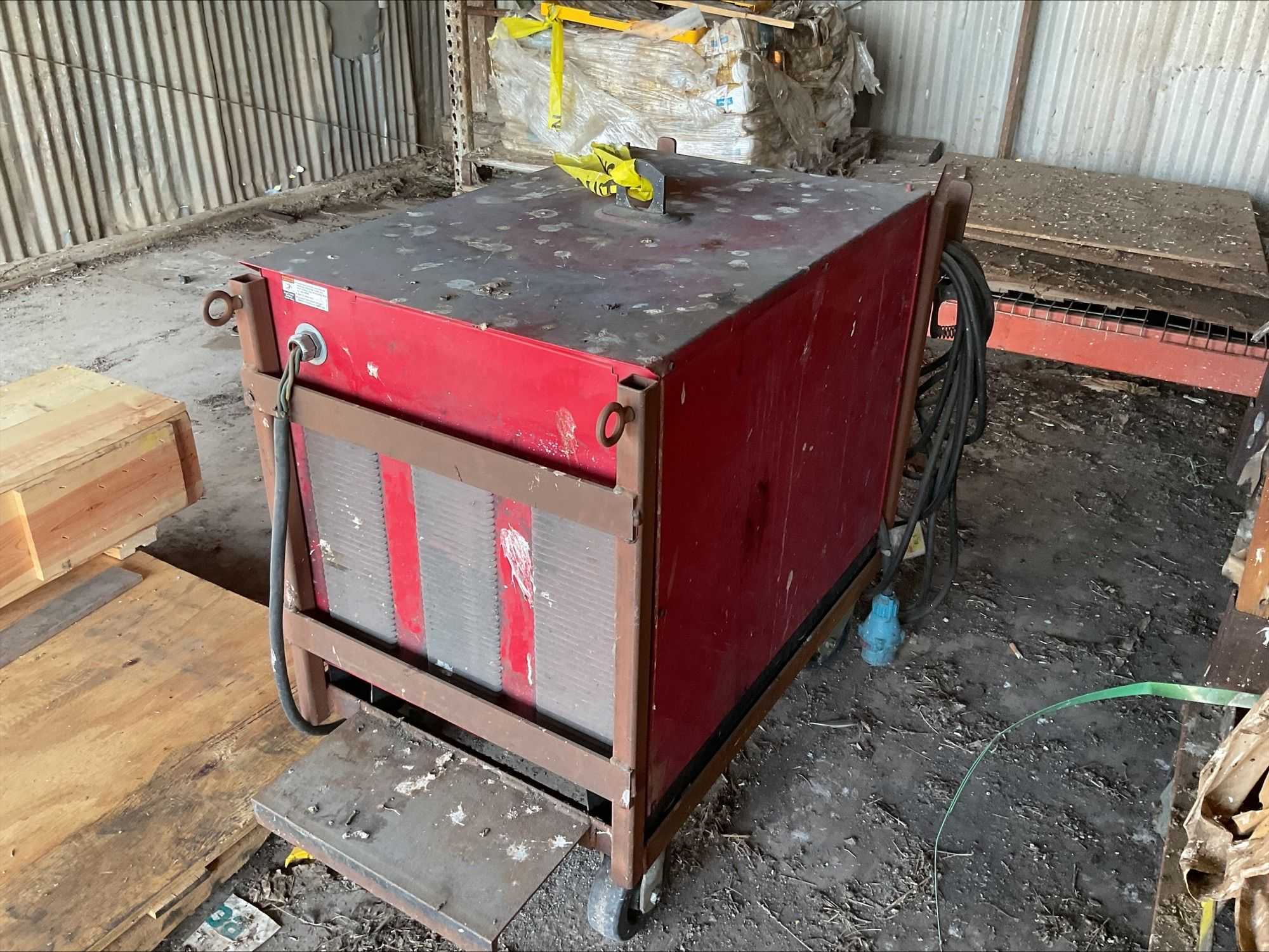 LINCOLN ELECTRIC IDEALARC R3R-500 WELDER - WELDERS