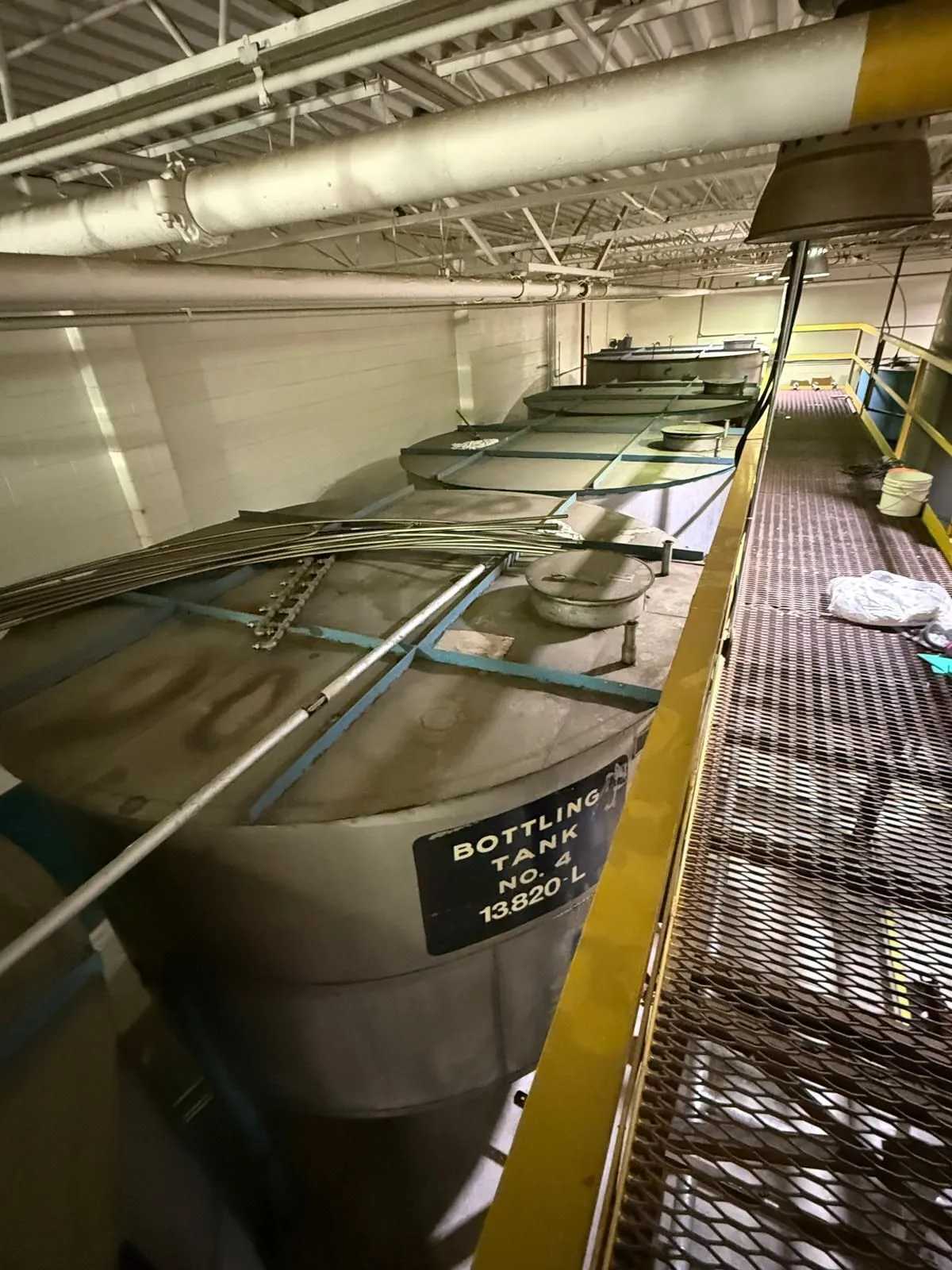 SPARLING BOTTLING & PROCESS STORAGE TANK, 13800L, CONE-BOTTOM, 120X120X67IN - TANKS