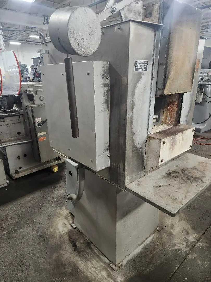 SENTRY AY HEAT TREAT FURNACE, SIZE 5, 2500 DEG, 12X8X17.5 IN, 220V 3P, 33KW, 87A - TEMPERING FURNACE