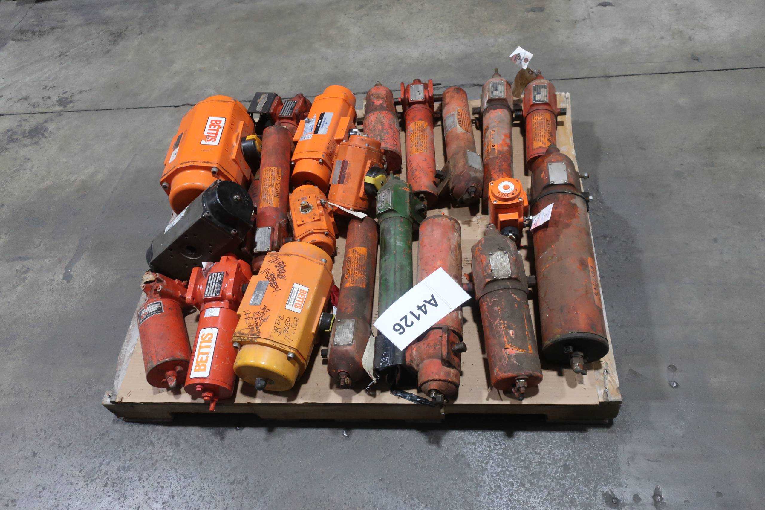 PALLET OF ASSORTED BETTIS ACTUATORS - VALVE PARTS & ACCESSORIES