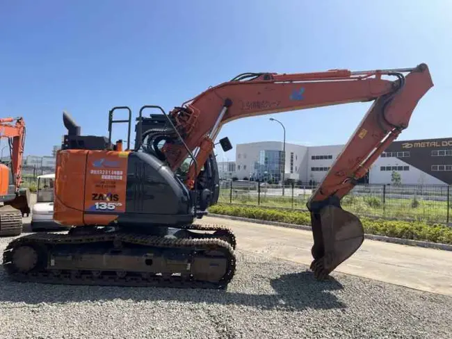 2019 HITACHI ZX135US-6 CRAWLER EXCAVATOR - undefined