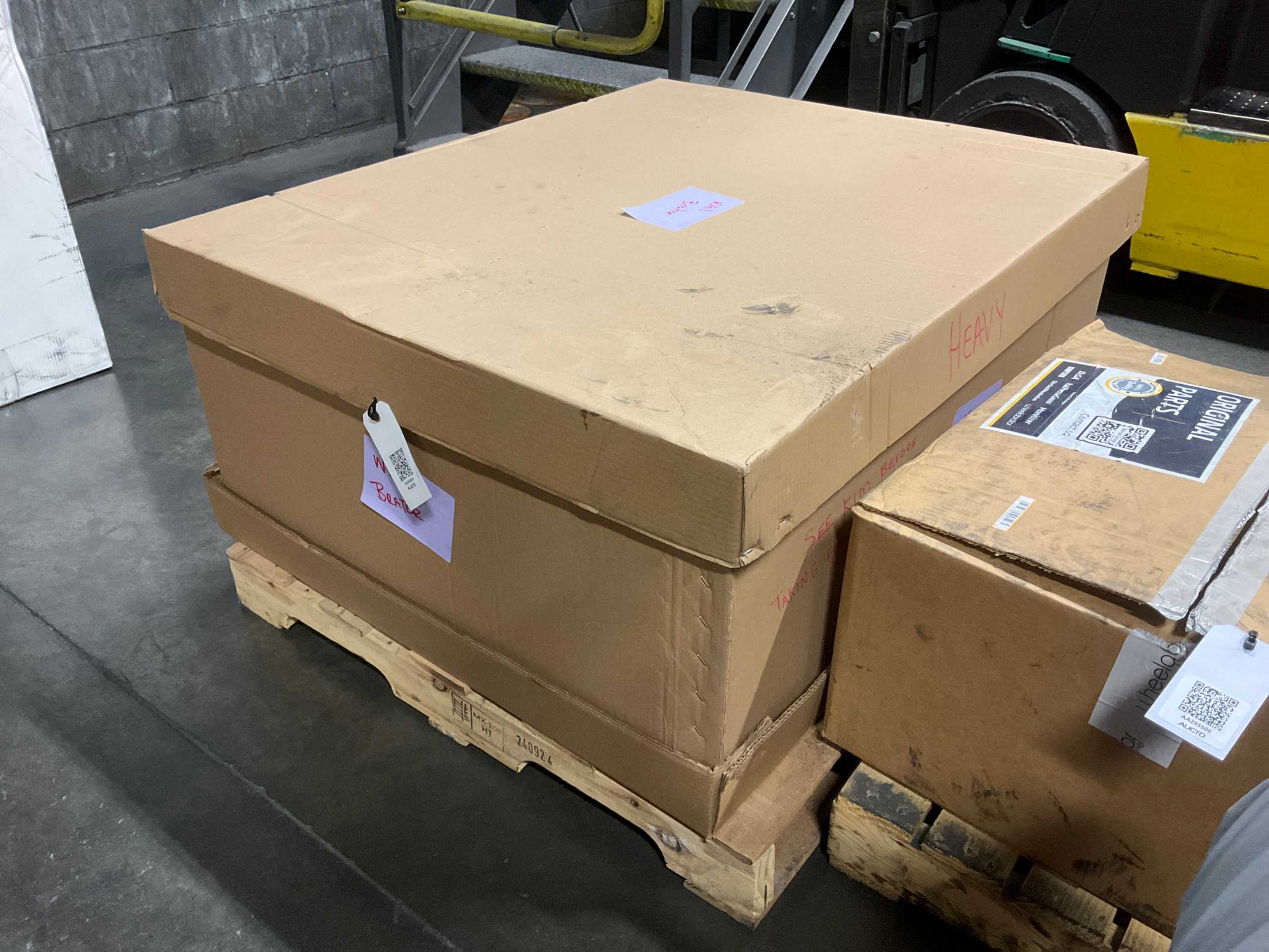 BULK QTY OF SHOT BLASTING MACHINE PARTS - INDUSTRIAL PARTS