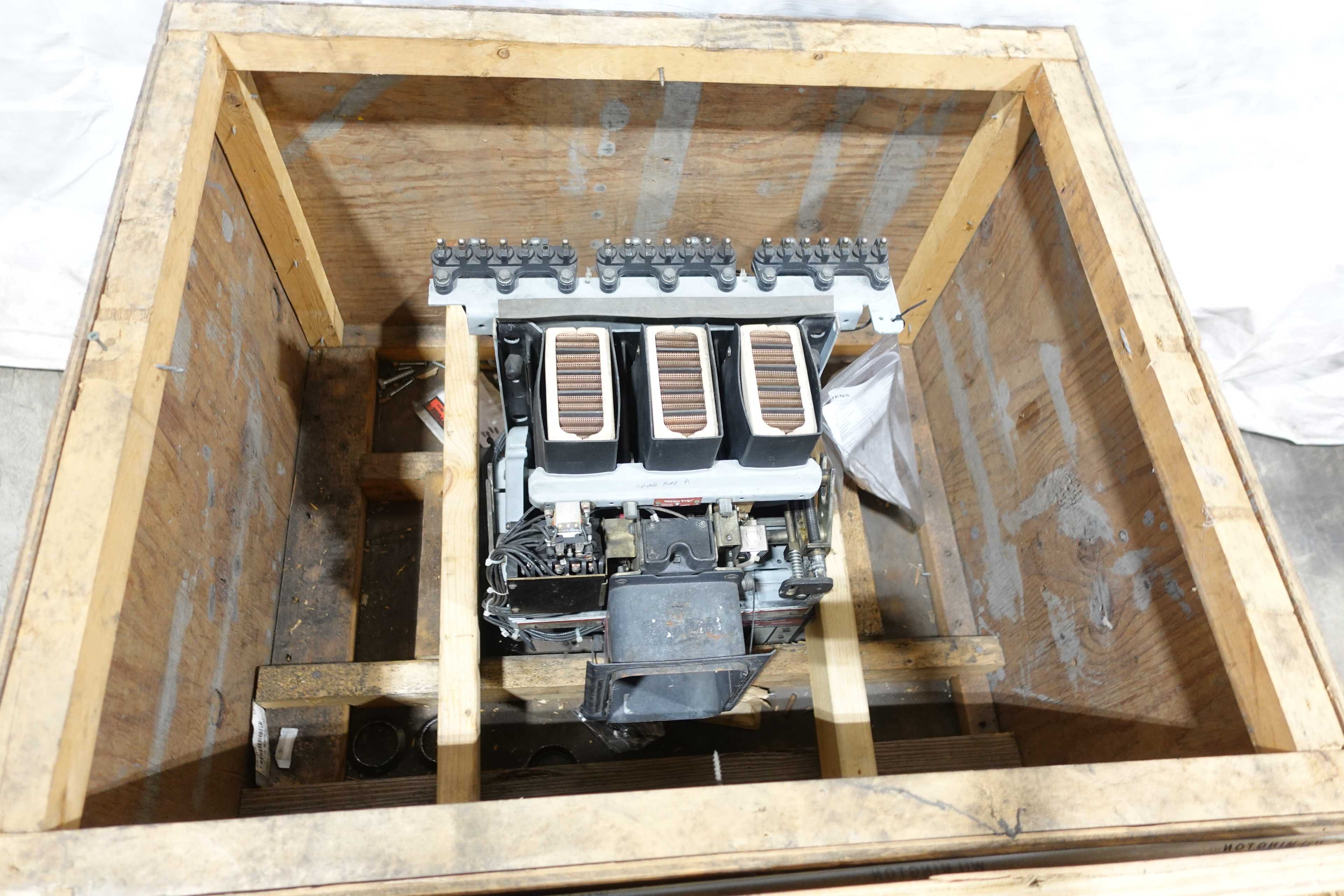 LOT OF 2 GE AKR-6D-300 CIRCUIT BREAKERS - LOW VOLTAGE CIRCUIT BREAKERS