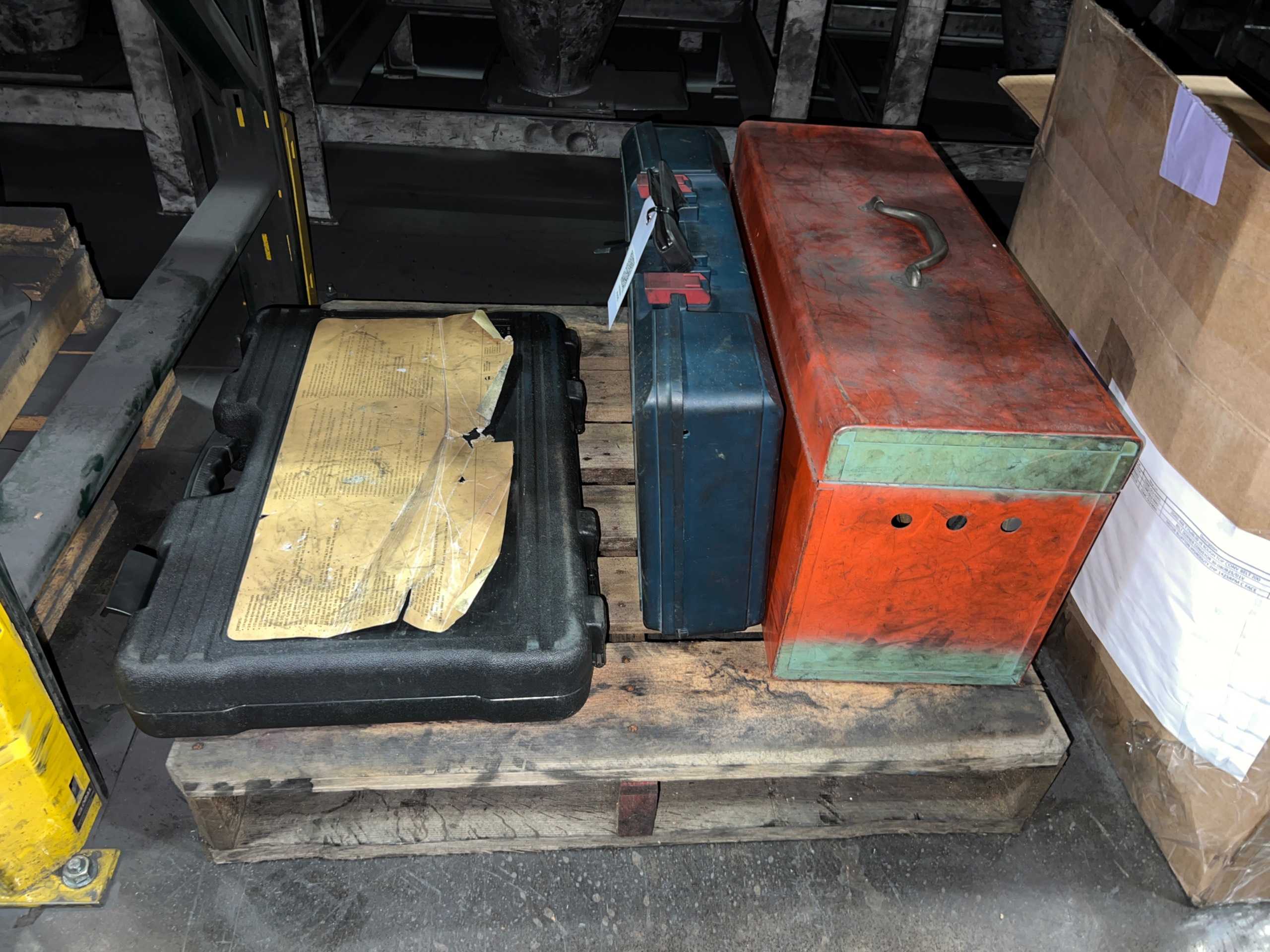 BULK QTY OF HAND TOOLS - HAND TOOLS