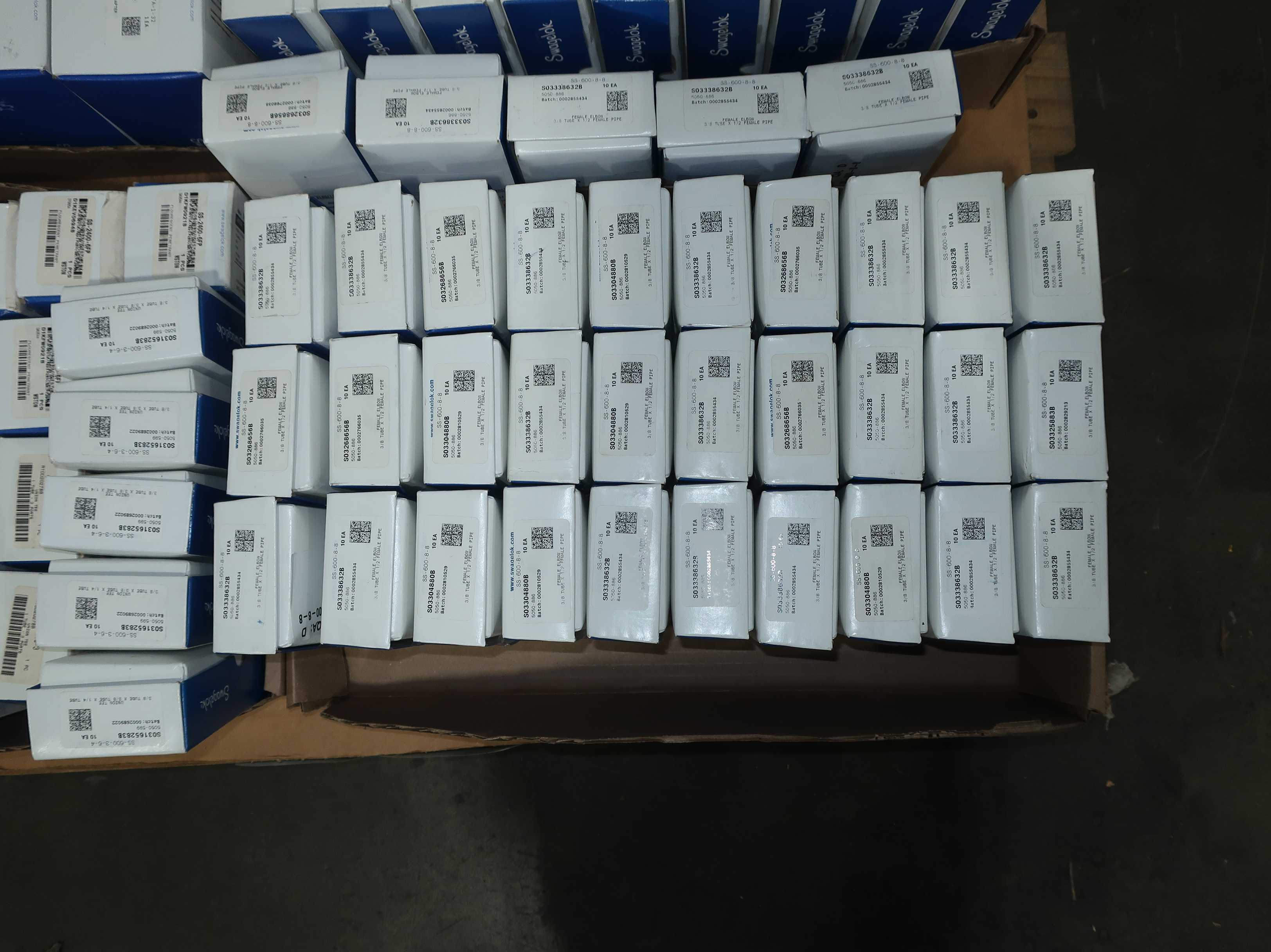 SKU 1760519 - PALLET OF ASSORTED SWAGELOK FITTINGS - PIPE & TUBE FITTINGS