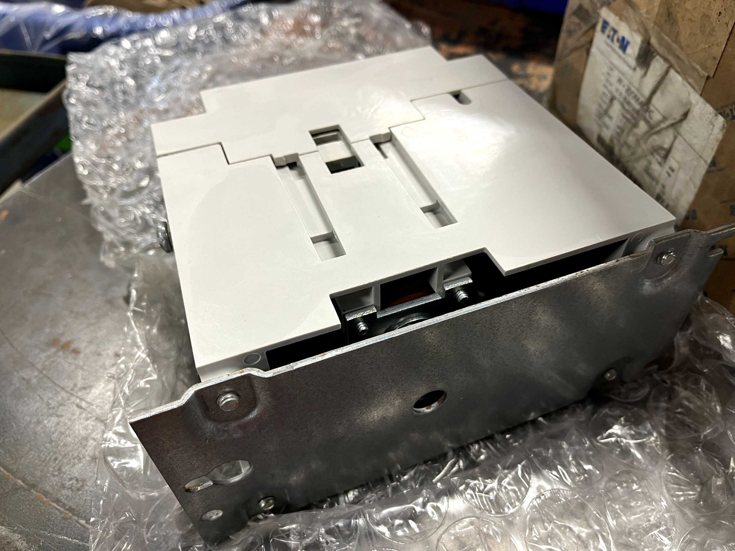 EATON ADVANTAGE W+200M4CFC 3-POLE NEMA MOTOR STARTER, 135A, 600 VAC, 120 VAC COIL, NEMA 4 ENCLOSURE - MOTOR STARTERS