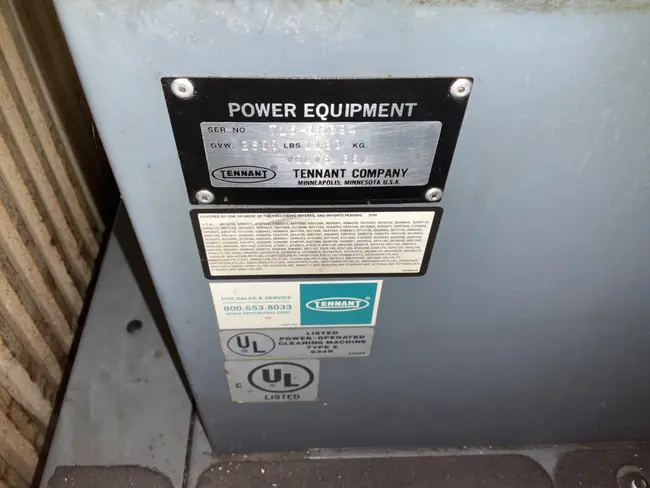 TENNANT T15 FLOOR SCRUBBER - undefined