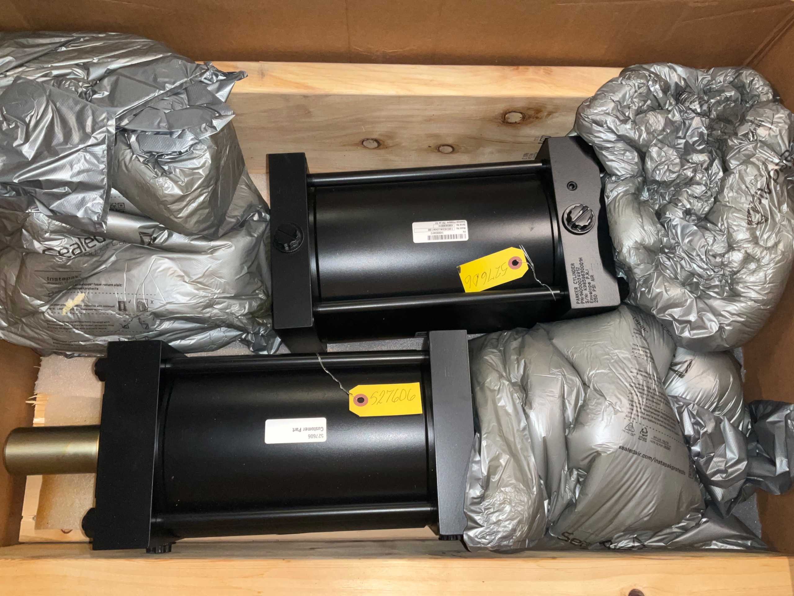 QTY 2: HYDRAULIC CYLINDER - HYDRAULIC CYLINDERS