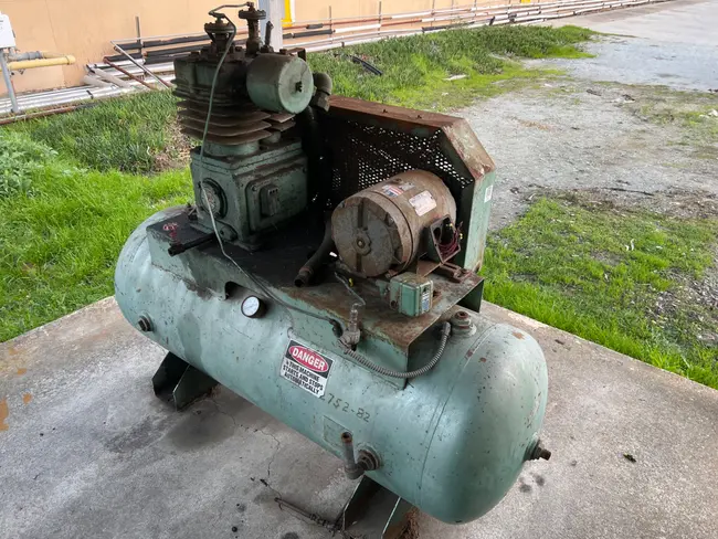 MANCHESTER TANK & EQUIP. CO STATIONARY AIR COMPRESSOR - undefined