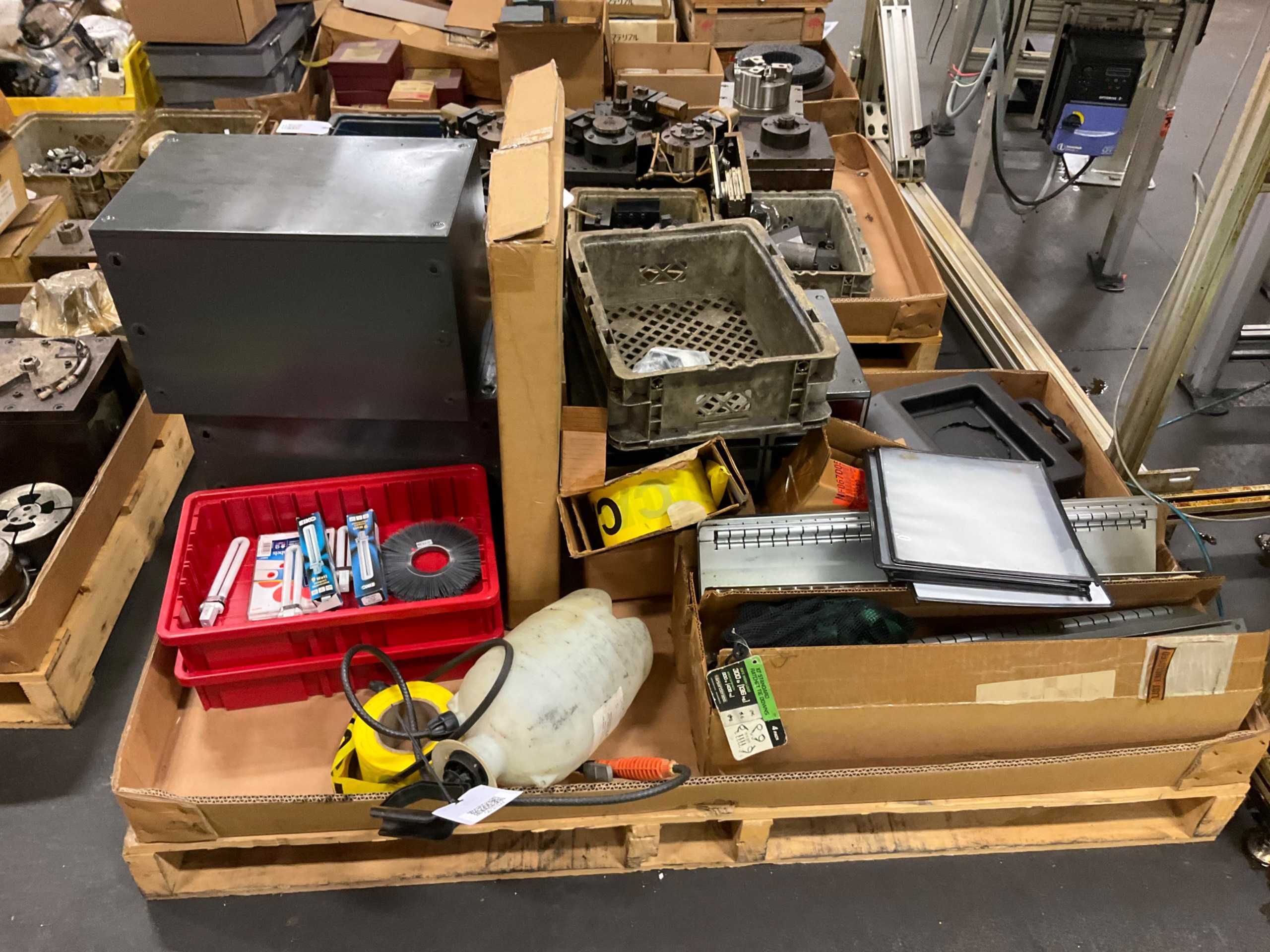 BULK QTY OF MISCELLANEOUS - MISCELLANEOUS