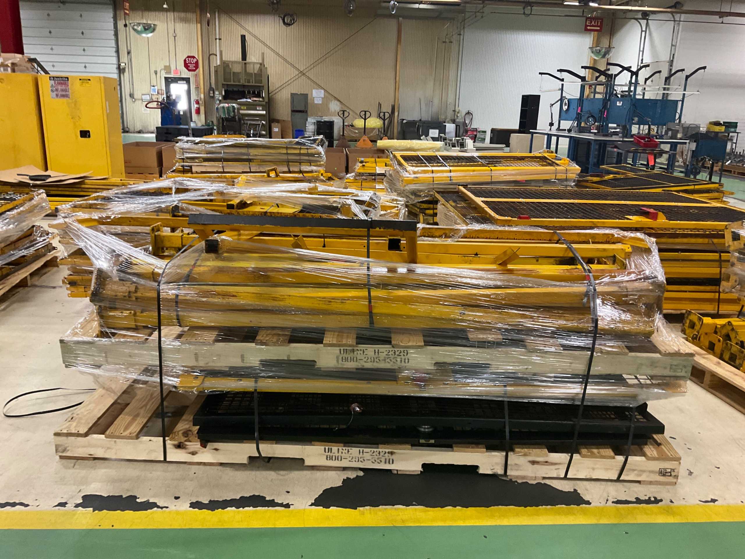 BULK QTY OF SAFETY FENCE - SAFETY EQUIPMENT
