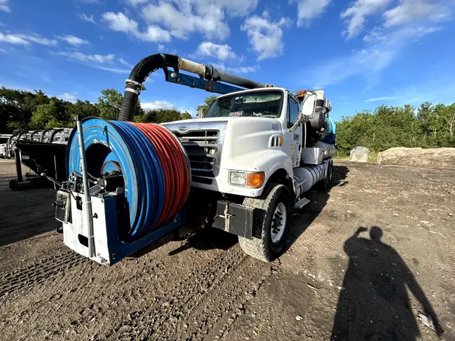 2005 STERLING L9500 SERIES HYDRO EXCAVATION TRUCK - undefined