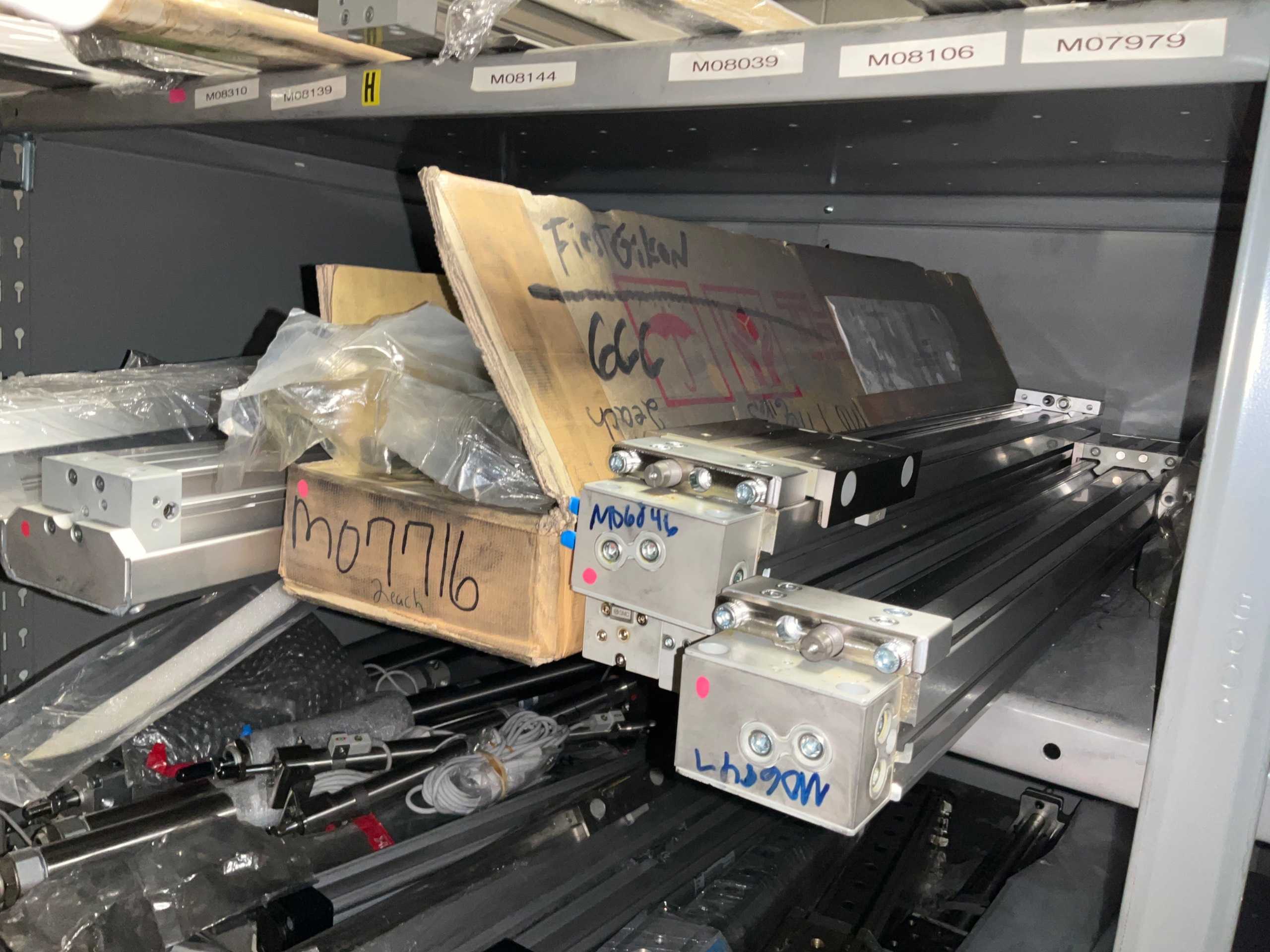 BULK QTY OF INDUSTRIAL PARTS - PNEUMATIC CYLINDERS & ACTUATORS