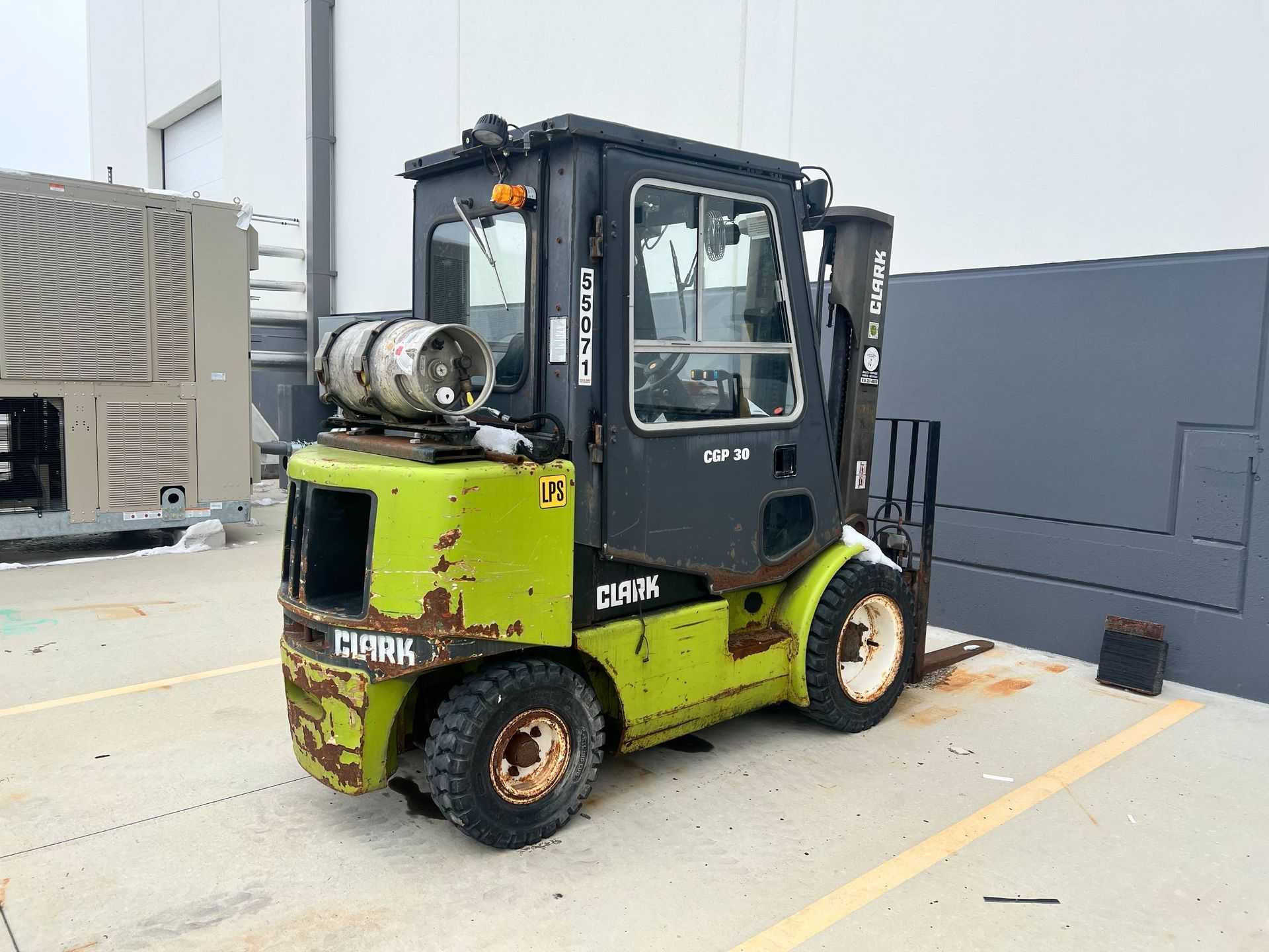 1996 CLARK CGP30 SIT-DOWN FORKLIFT - SIT-DOWN FORKLIFTS