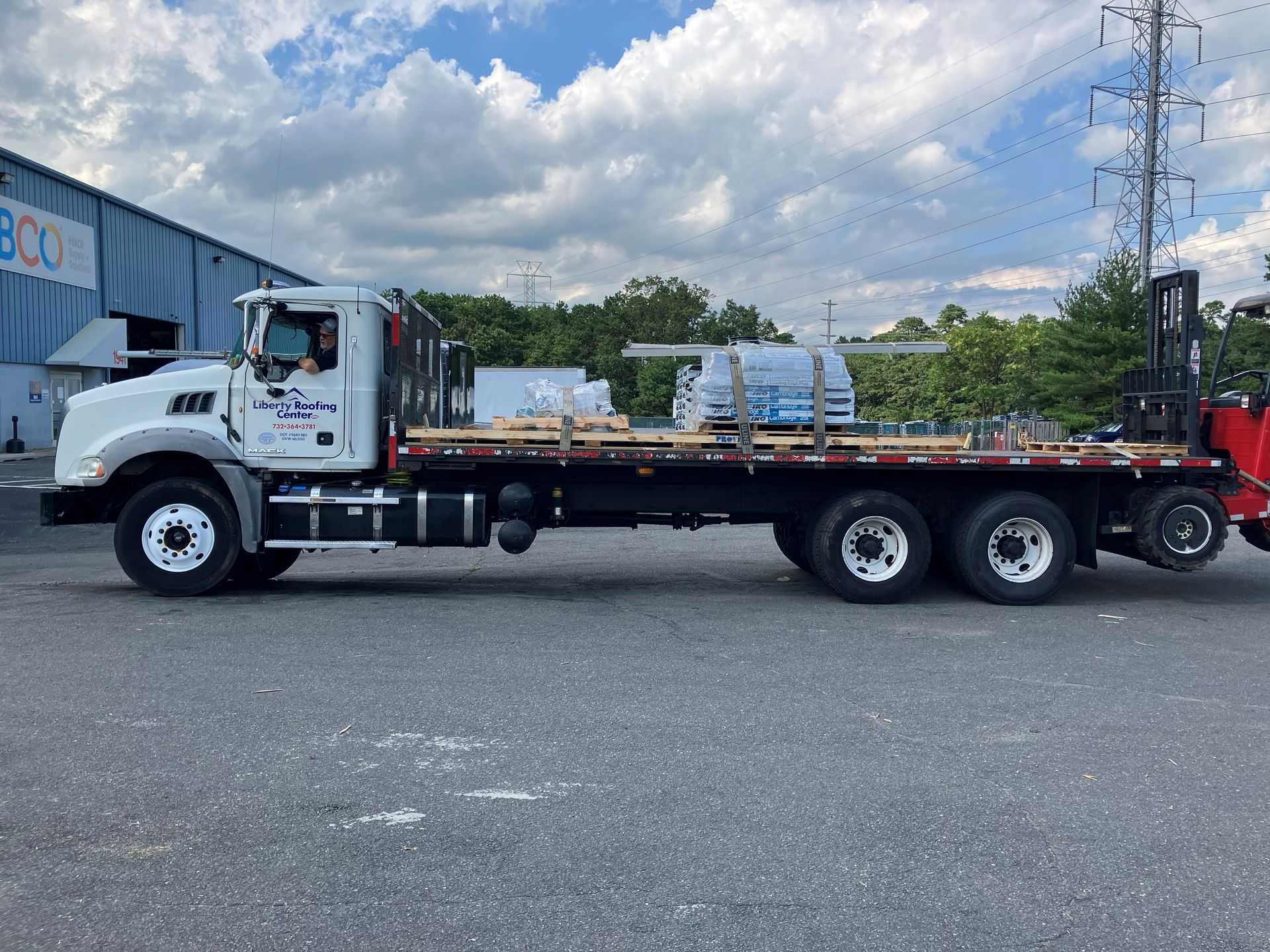 2015 MACK GU533 FLATBED TRUCK - FLATBED TRUCKS