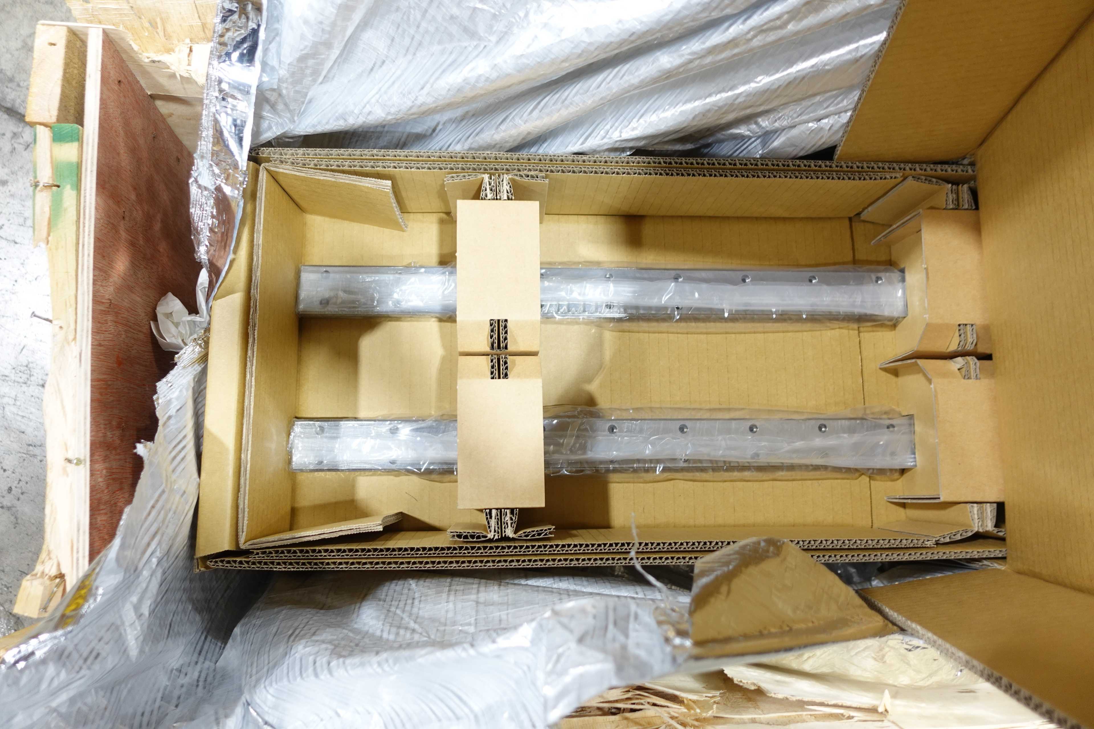 LOT OF 2 TKP24084 LINEAR BEARING RAILS - LINEAR MOTION