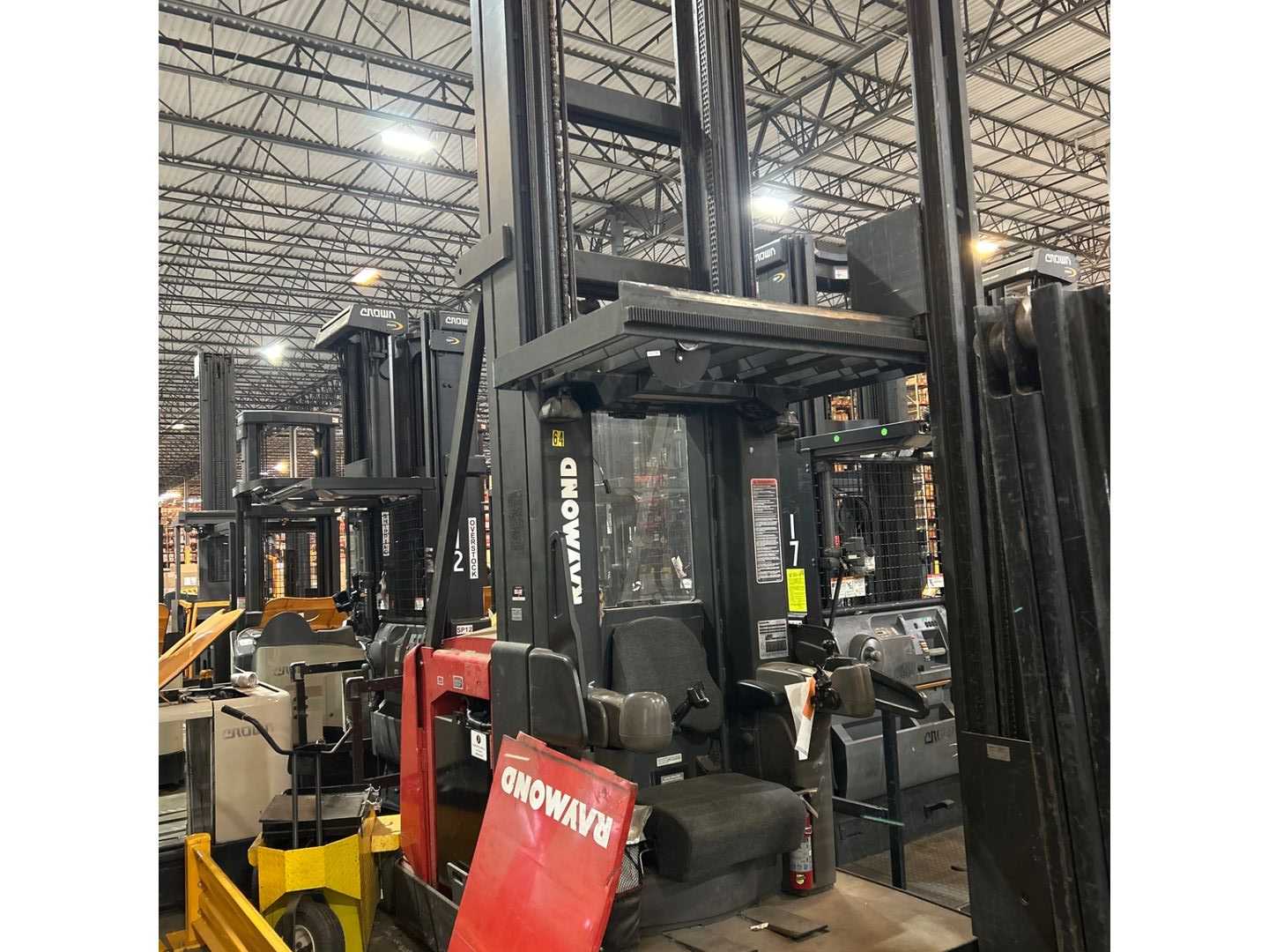 RAYMOND SA-CSR30T REACH TRUCK - REACH TRUCKS