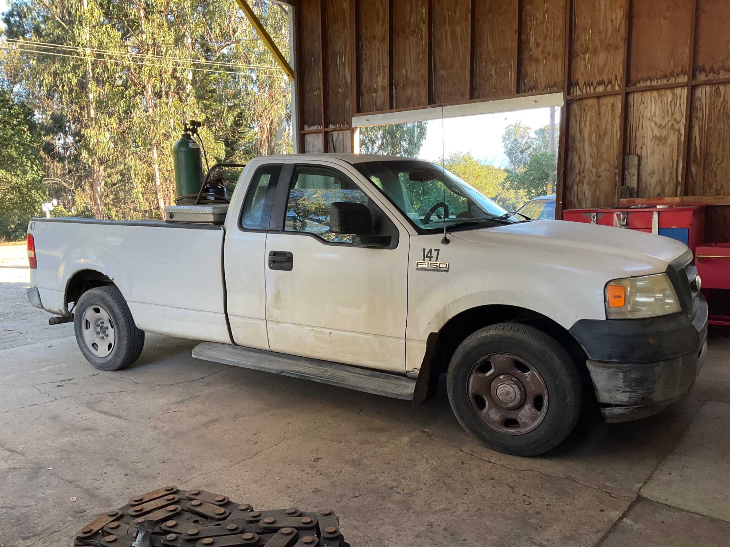 FORD F-150 PICKUP TRUCK -
