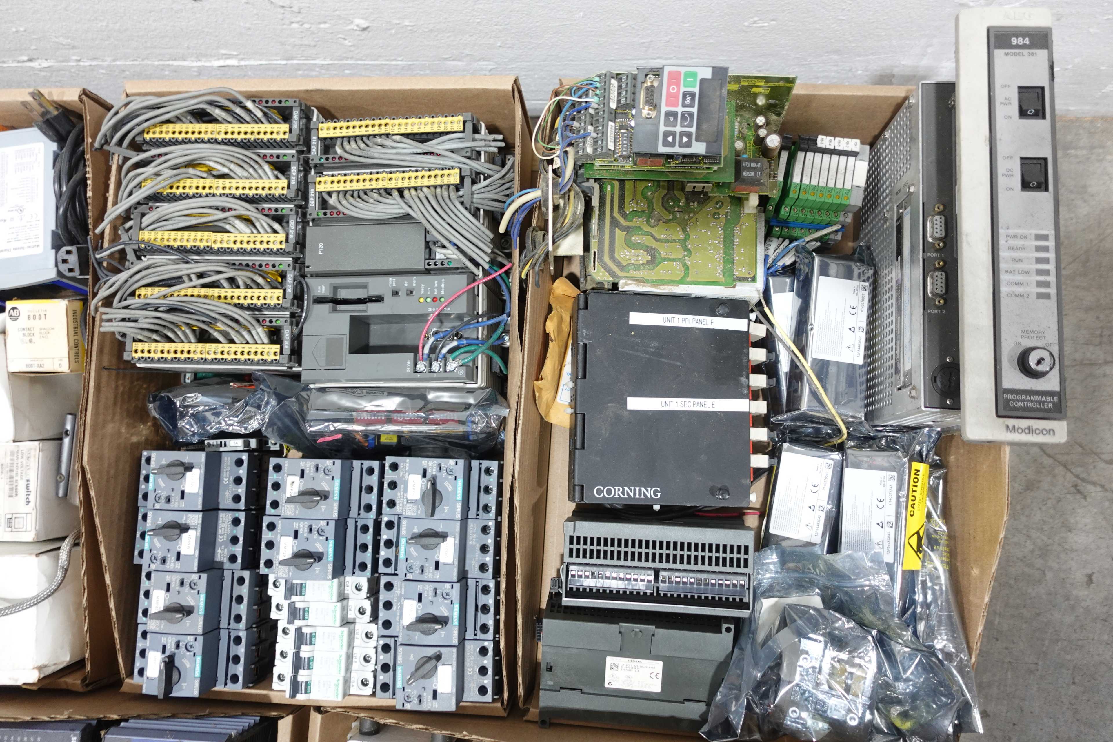 4 PALLETS OF ASSORTED AUTOMATION AND ELECTRICAL CONTROLS - AUTOMATION & CONTROLS