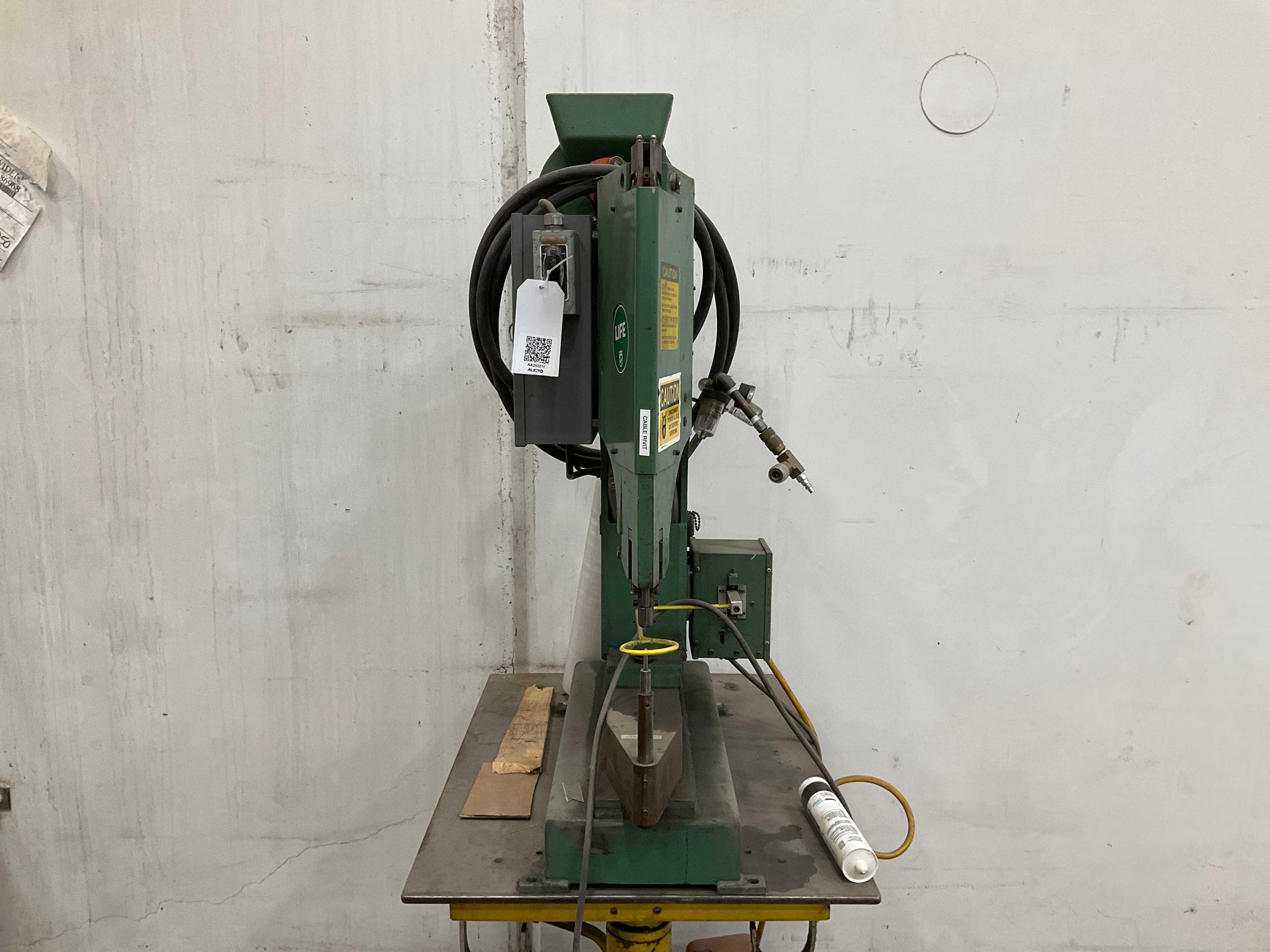 MILFORD 57 PNEUMATIC FLOOR RIVET MACHINE MILFORD 57 PNEUMATIC FLOOR RIVET MACHINE