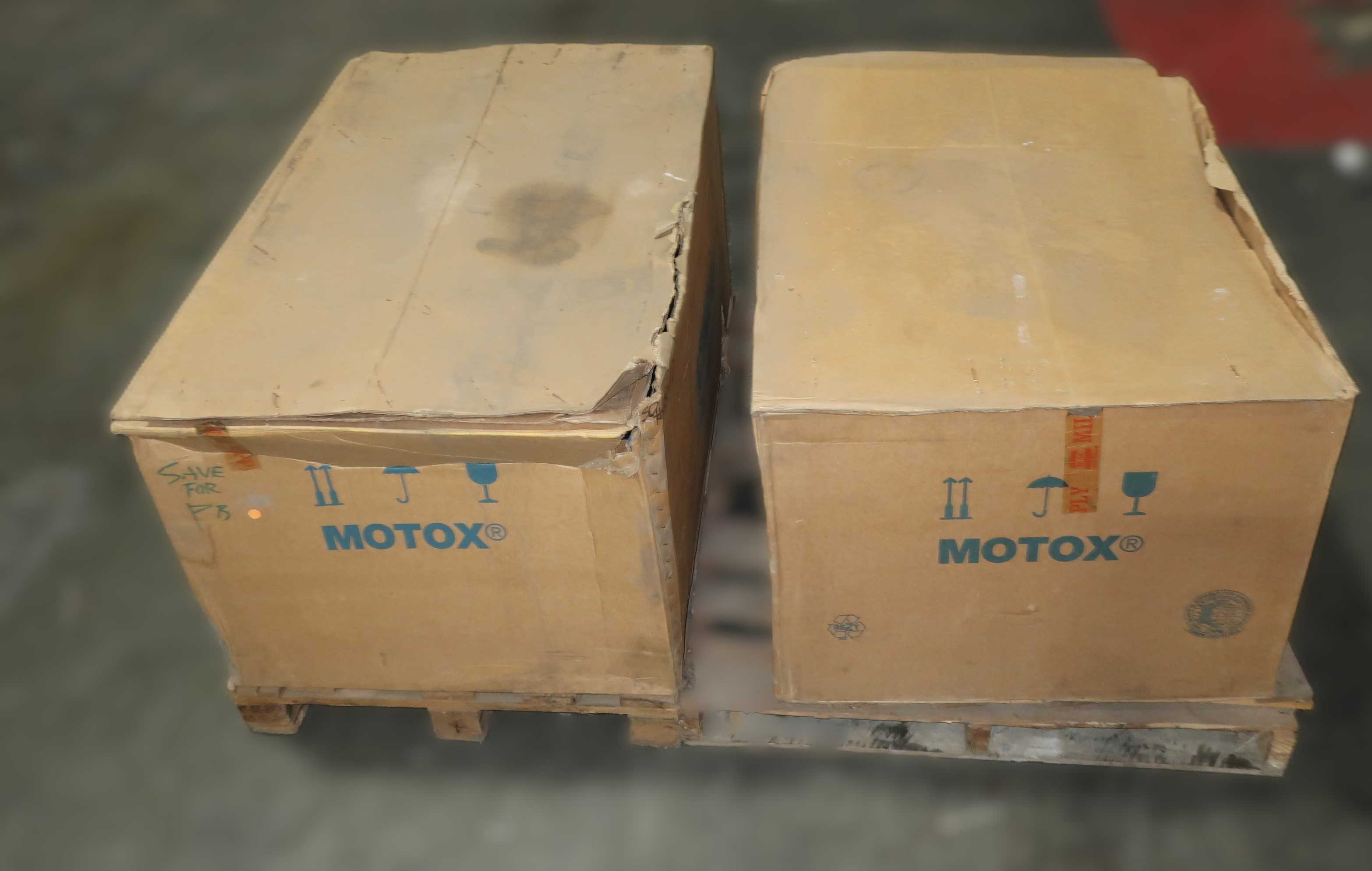 LOT OF 2 FLENDER CFW250 GEARDRIVES - ENCLOSED GEAR DRIVE