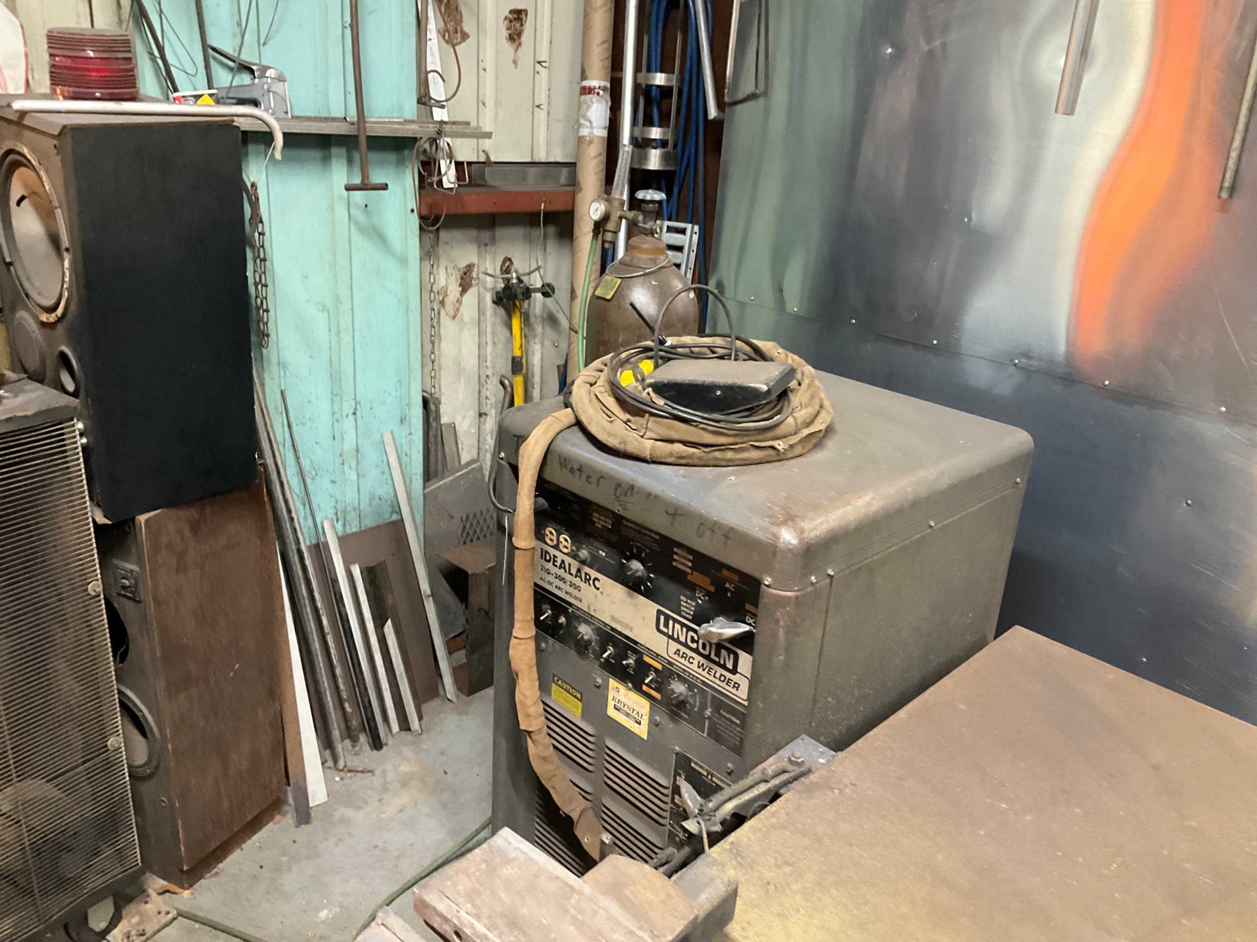 LINCOLN IDEALARC TIG 300/300 ARC WELDER - WELDERS