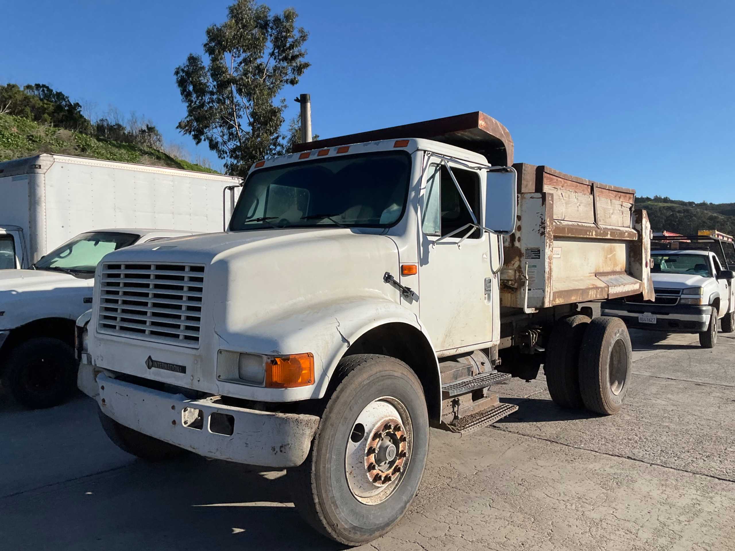 1993 INTERNATIONAL 4900 DUMP TRUCK - DUMP TRUCK