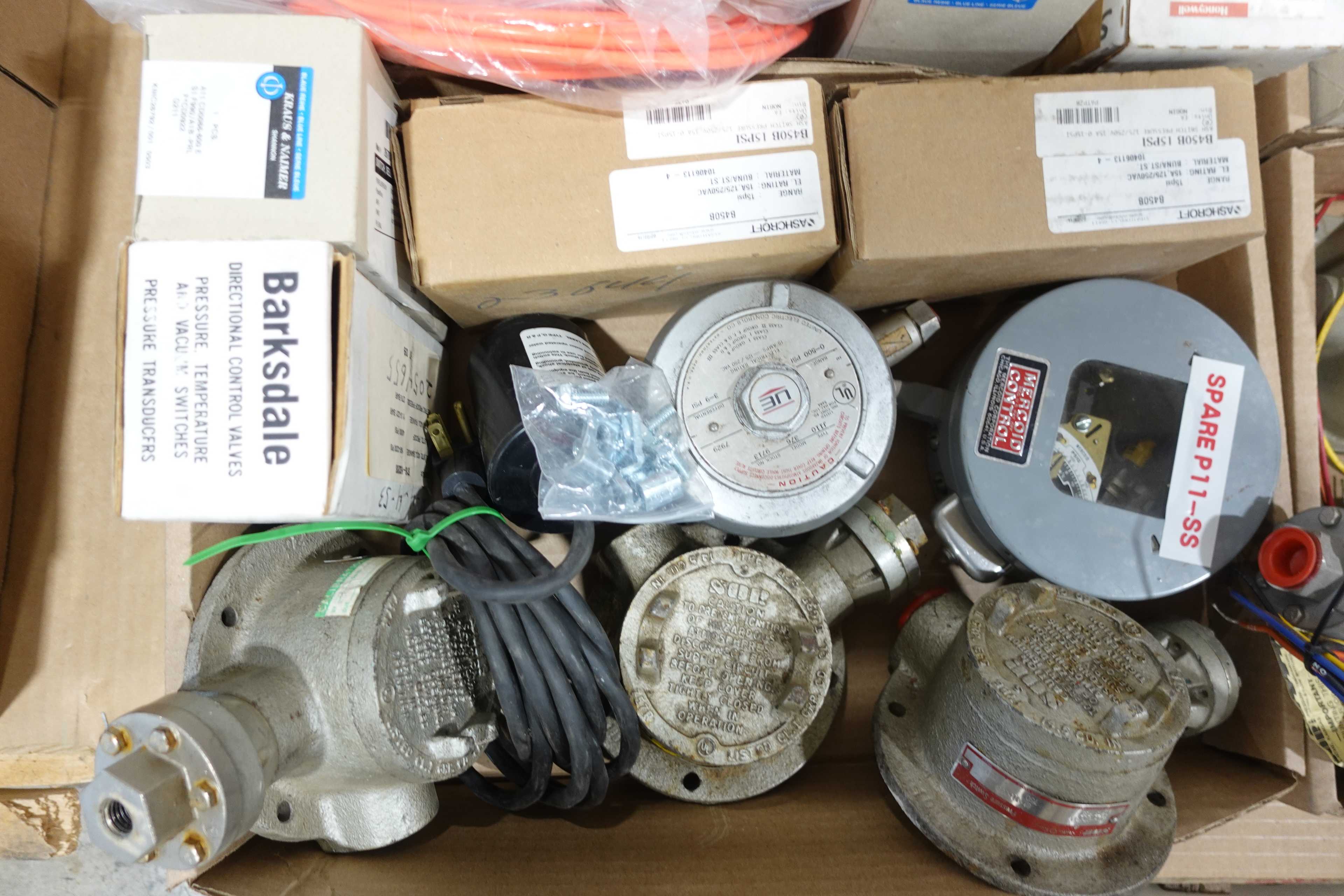 SKU 1726935 - 2 PALLETS OF FLOAT, LIMIT, AND PRESSURE SWITCHES - SWITCHES