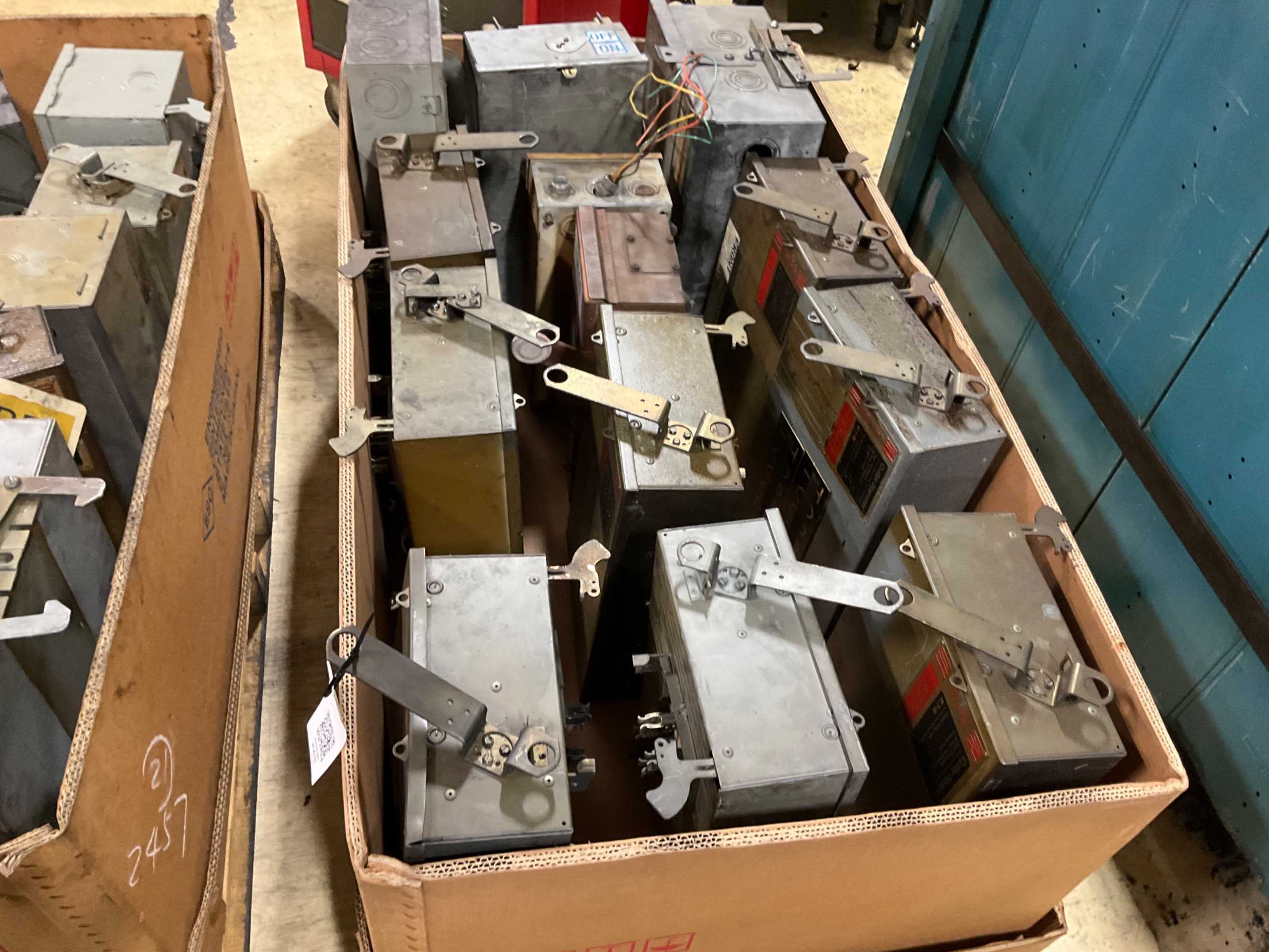BULK QTY OF AUTOMATION & CONTROLS - AUTOMATION & CONTROLS