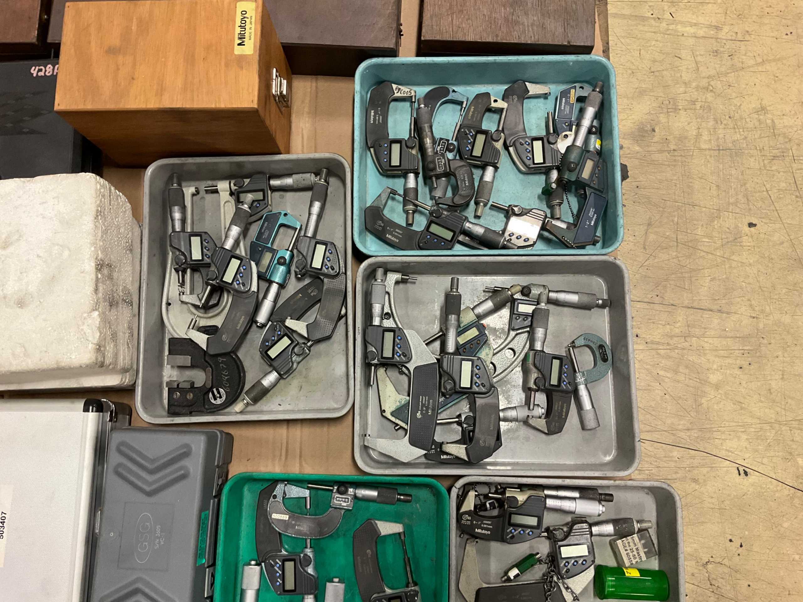 BULK QTY OF MEASURING EQUIPMENT - DIMENSIONAL MEASUREMENT