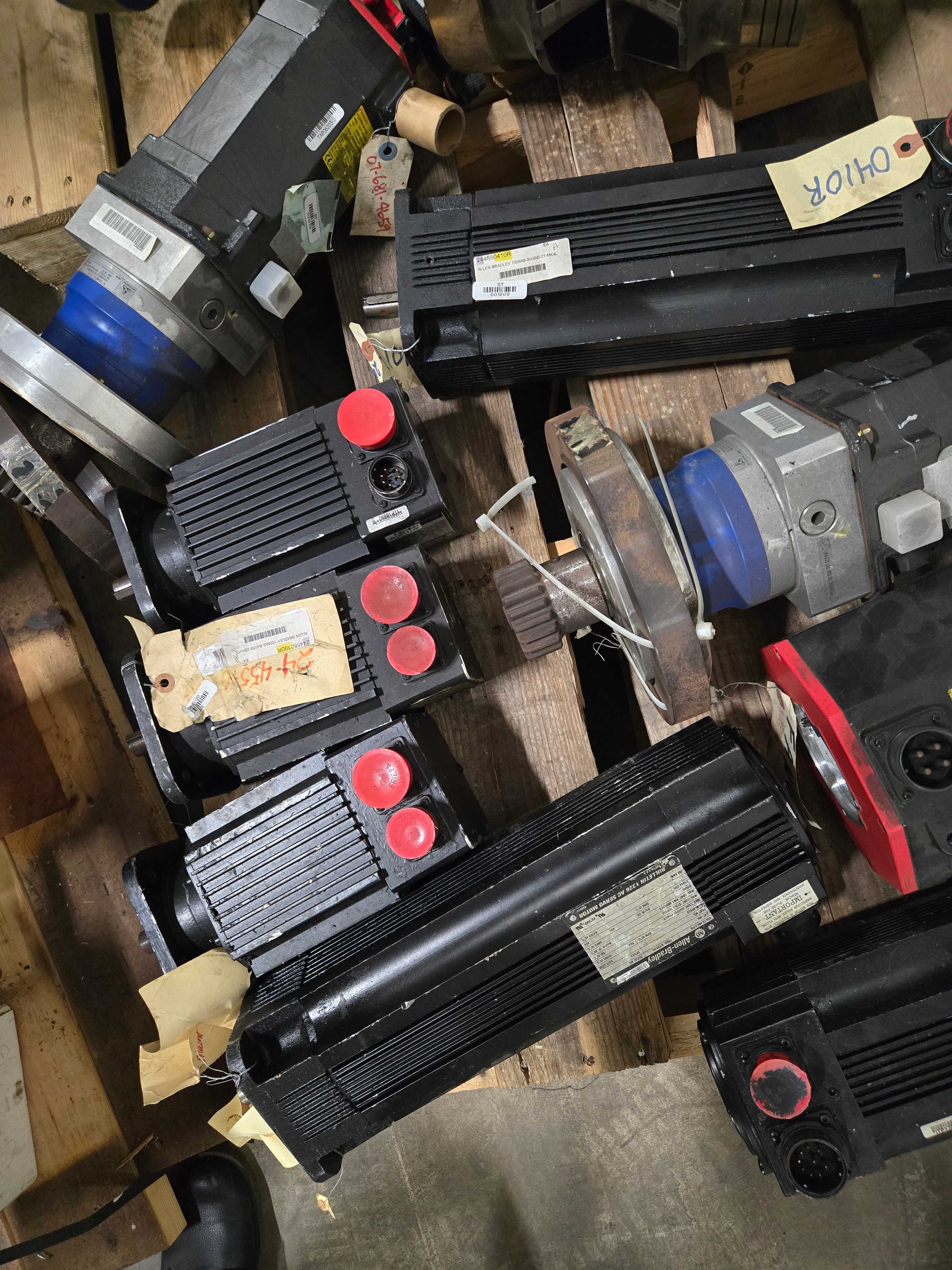 BULK QTY OF FANUC & ALLEN-BRADLEY SERVO MOTORS - SERVO MOTORS