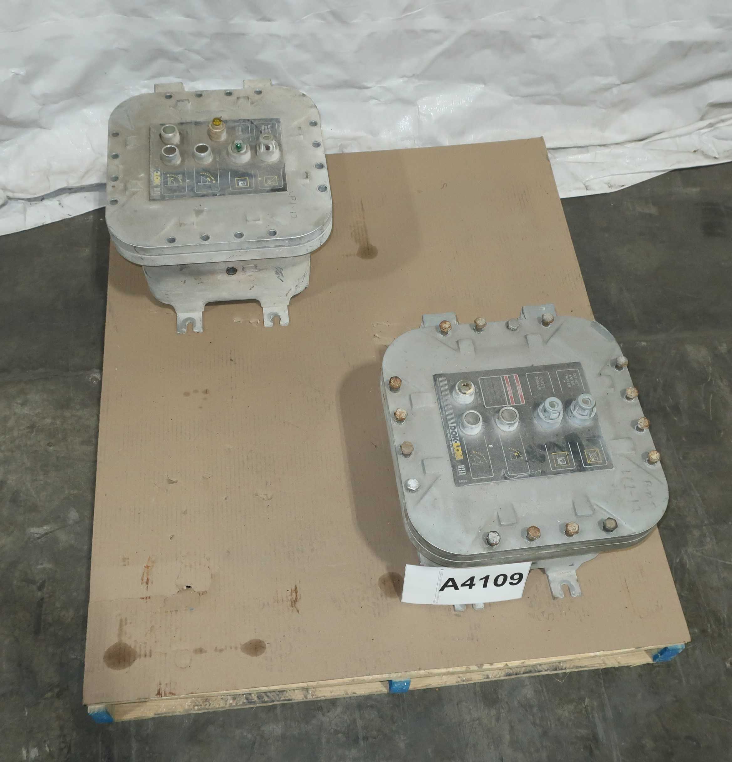 LOT OF 2 DOK-LOK EXPLOSION PROOF CONTROL BOXES - ELECTRONIC COMPONENTS