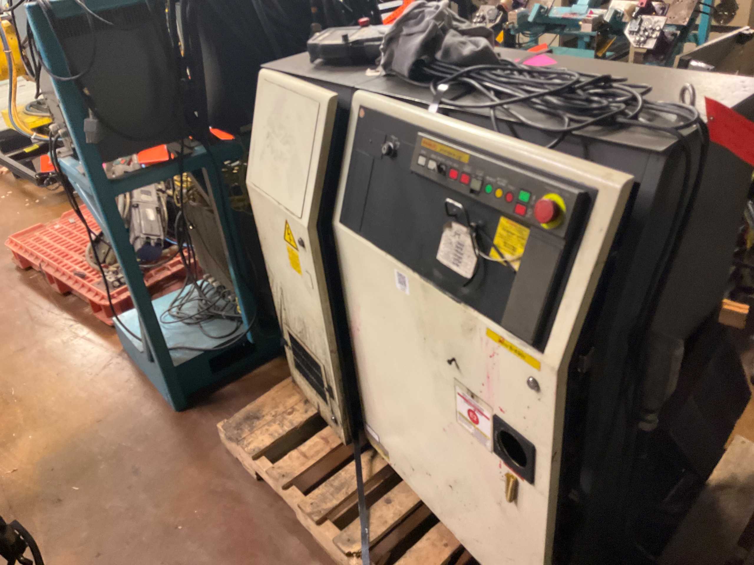 2000 FANUC R-J3 ROBOT CONTROLLER - ROBOT CONTROLLERS
