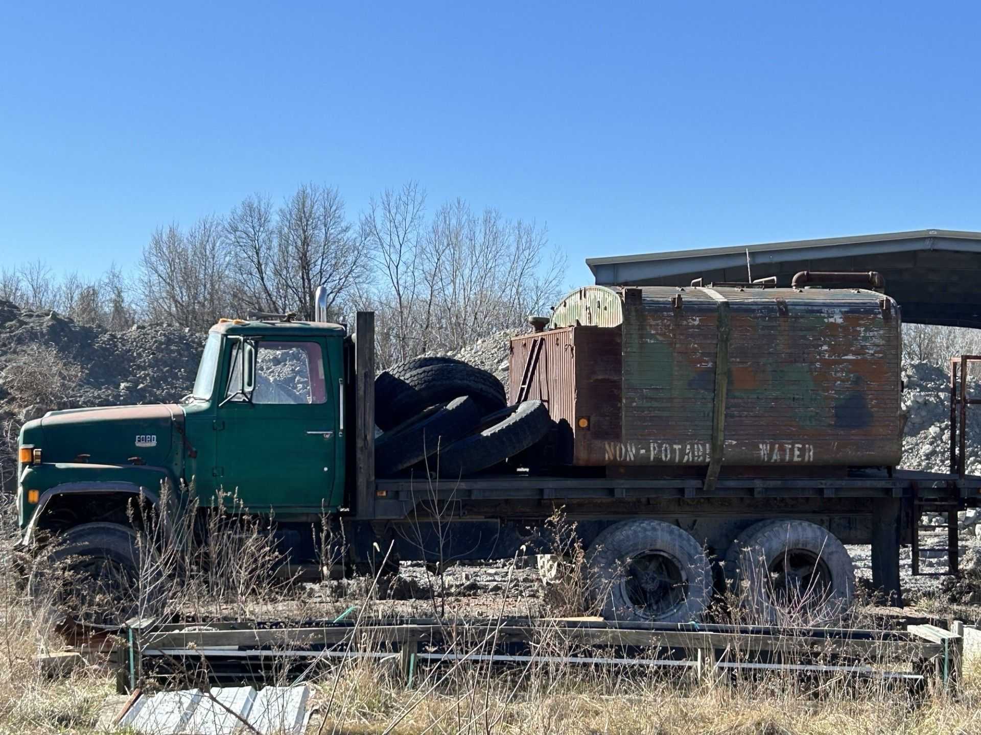 1978 FORD L8000 TANKER TRUCK, 3500 GAL, CAT 3208 DIESEL, 6X4, MANUAL 5+4 TRANS - TANKER TRUCKS