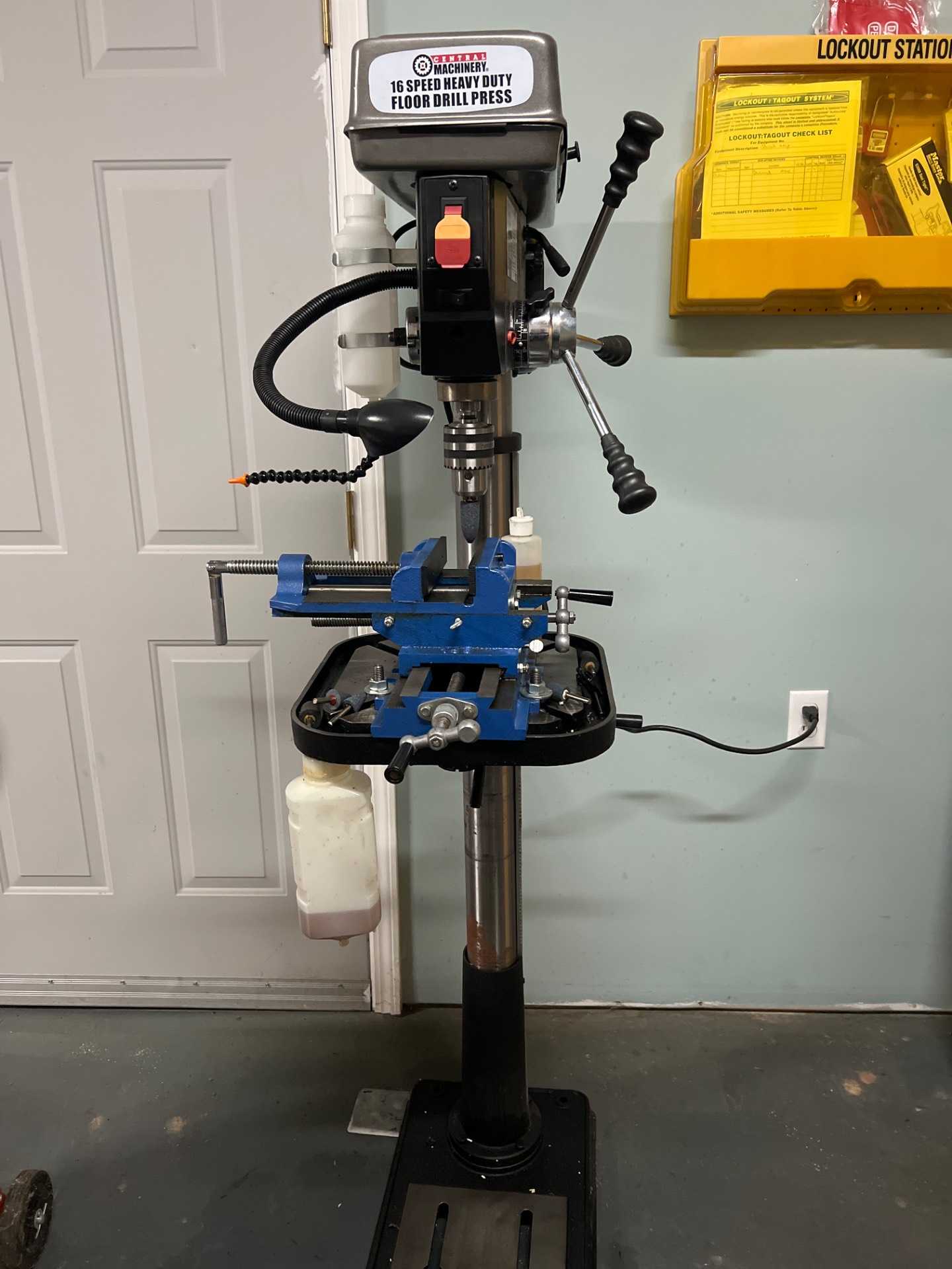 CENTRAL MACHINERY 16 SPEED HEAVY DUTY FLOOR DRILL PRESS - UPRIGHT DRILL PRESSES