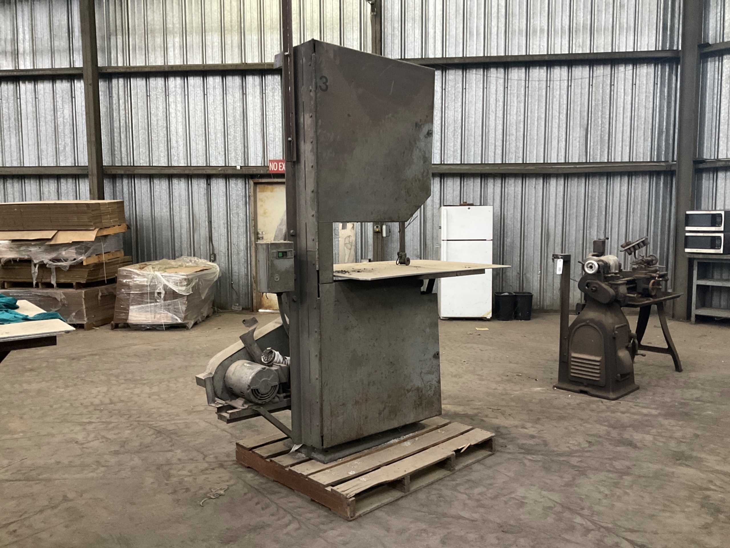 VERTICAL BAND SAW - VERTICAL BAND SAW