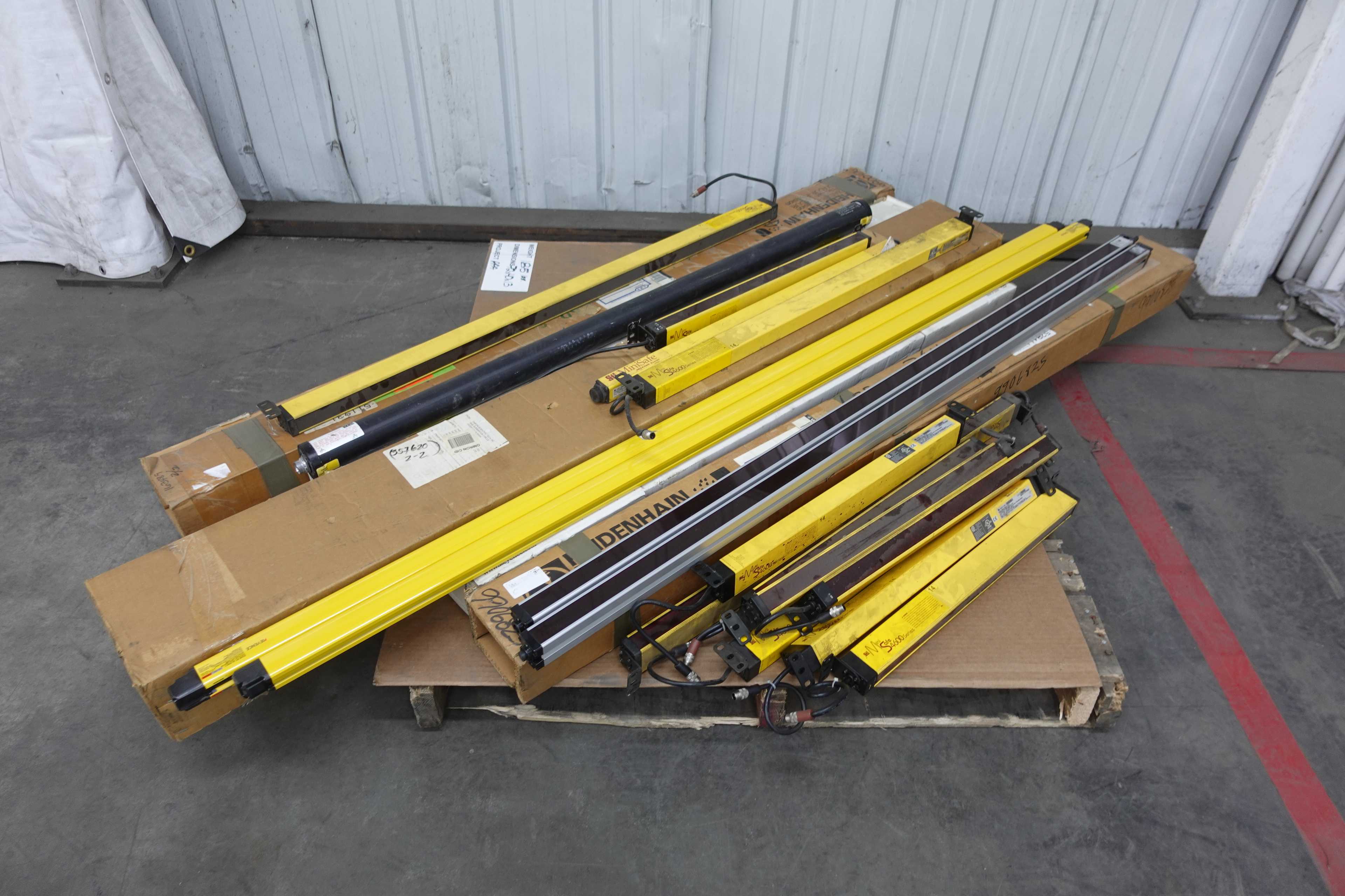 SKU 1725907 - PALLET OF ASSORTED LIGHT CURTAIN SENSORS - SENSORS