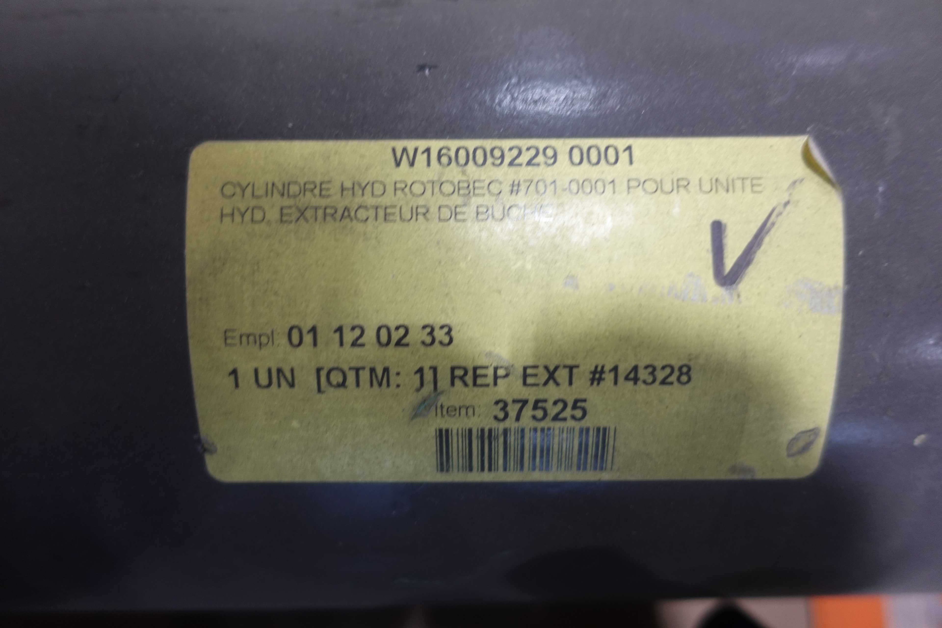 SKU 1738969 - 3 PALLETS OF ASSORTED HYDRAULIC CYLINDERS, VALVES, PUMPS, AND MOTORS - HYDRAULIC PARTS