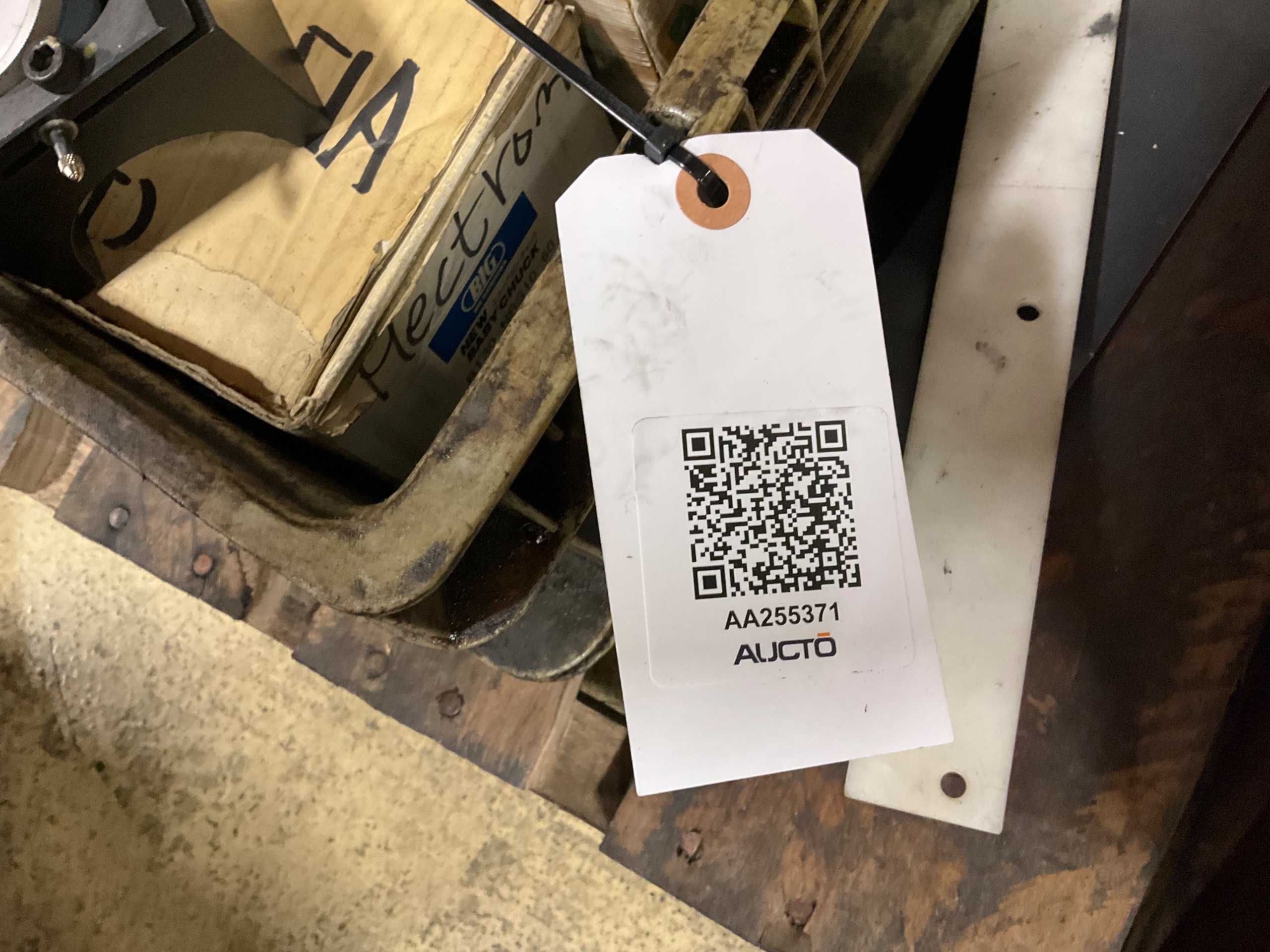 BULK QTY OF INDUSTRIAL PARTS - INDUSTRIAL PARTS