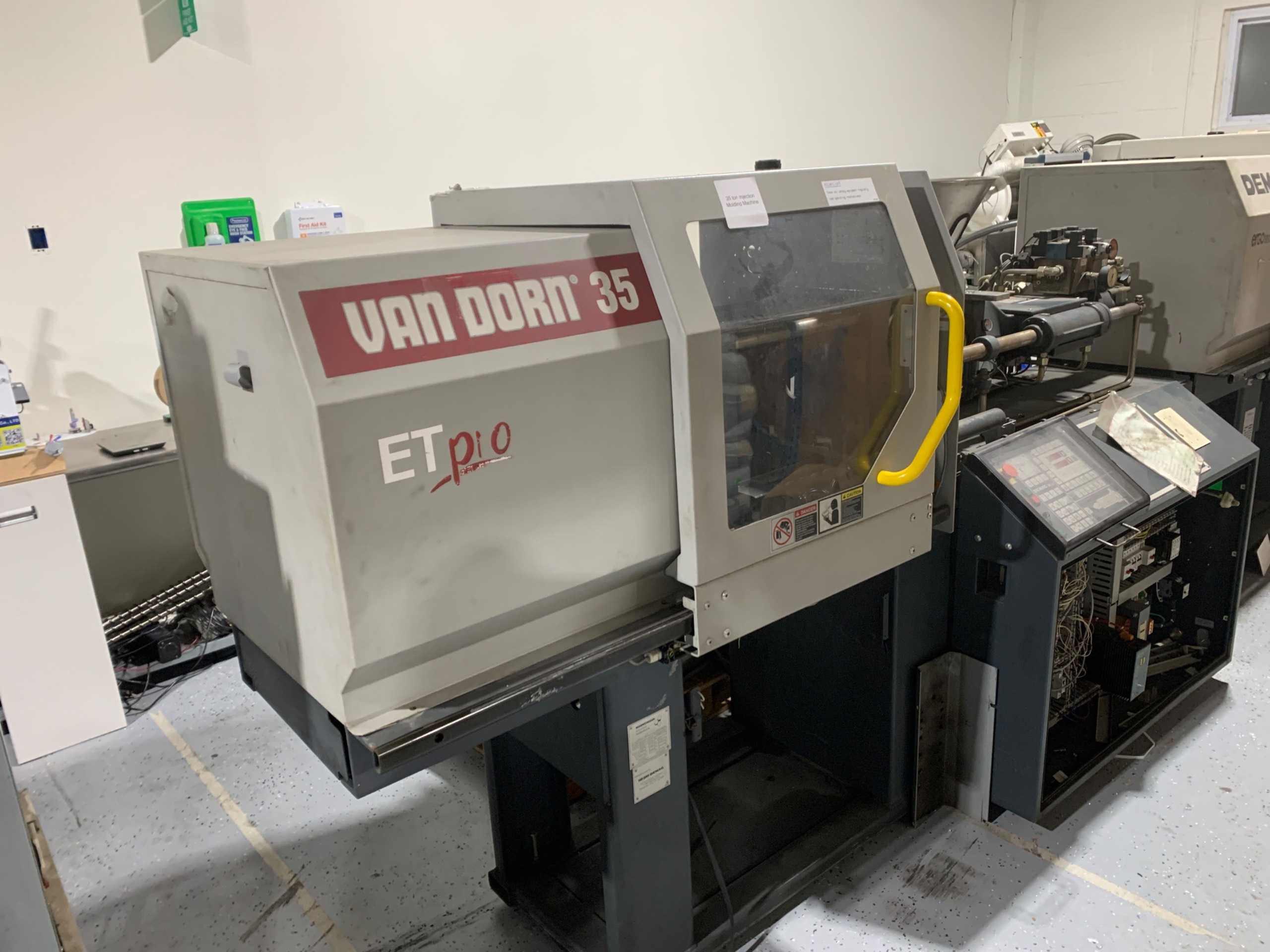 1996 VAN DORN DEMAG ERGOTECH PRO 35 TON INJECTION MOLDING MACHINE - FOUNDRY MOULDING MACHINES