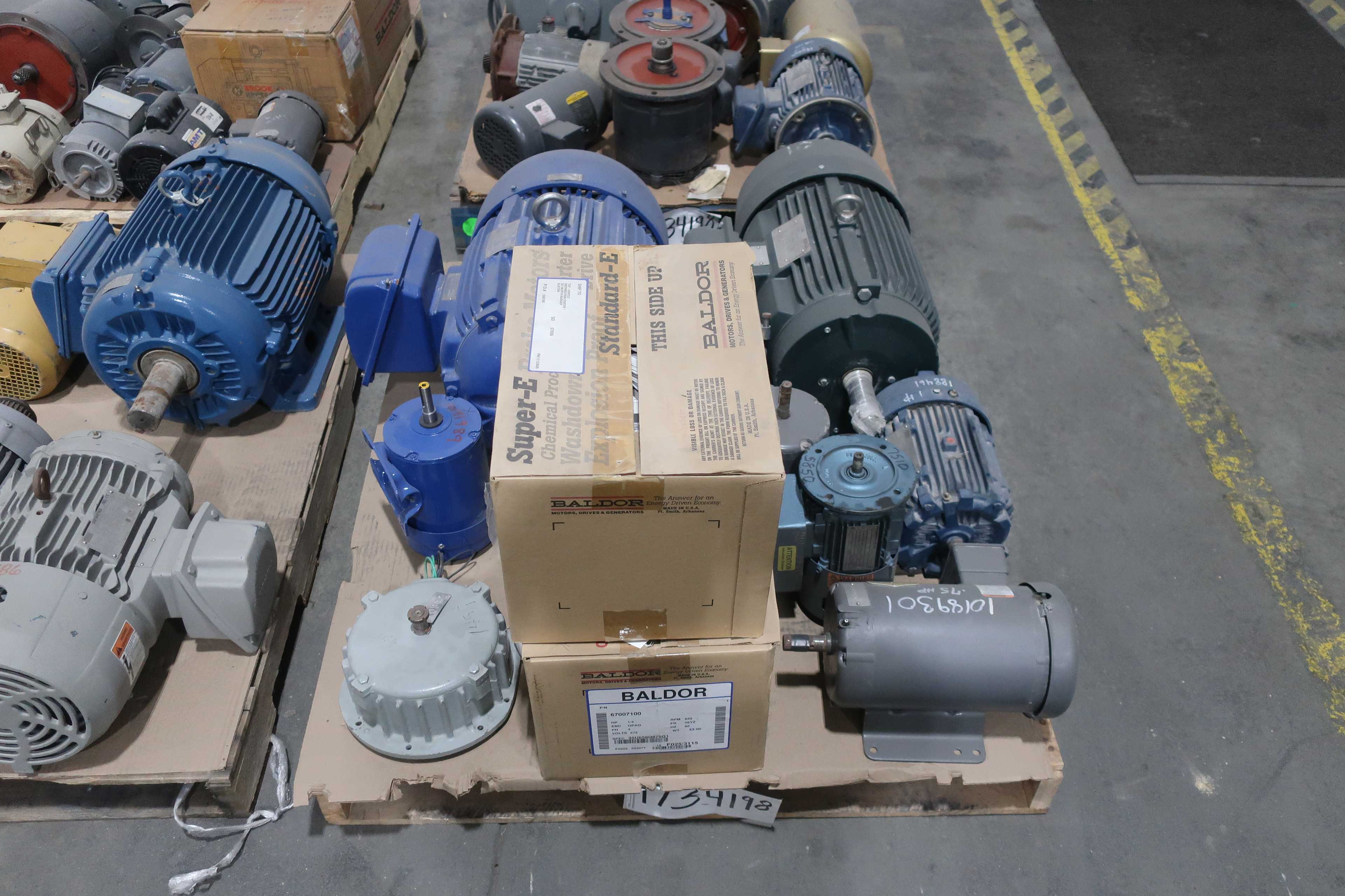 SKU 1734198 - 4 PALLETS OF ASSORTED AC MOTORS - AC MOTOR